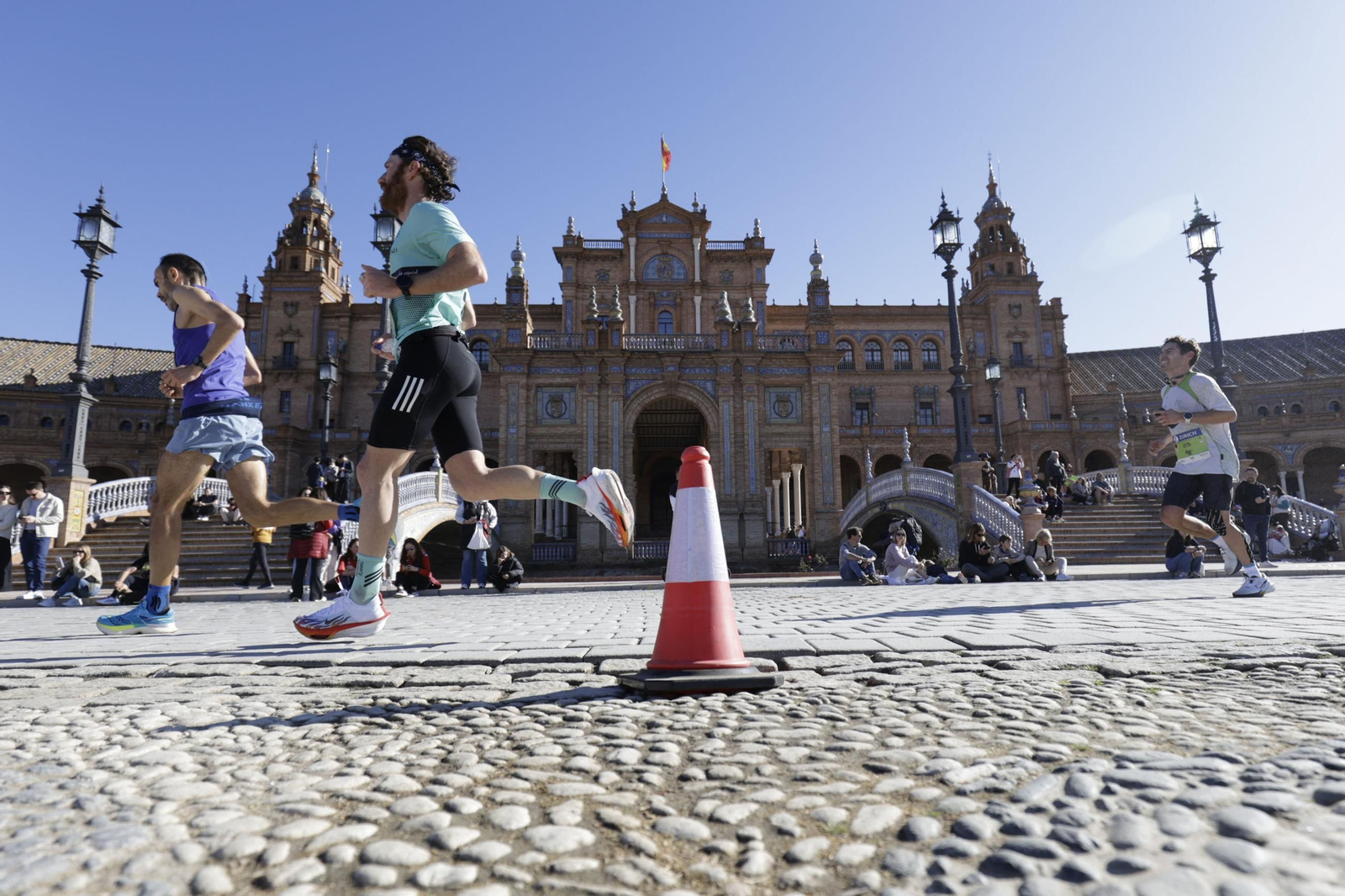 Búscate en el Zurich Maratón de Sevilla 2025