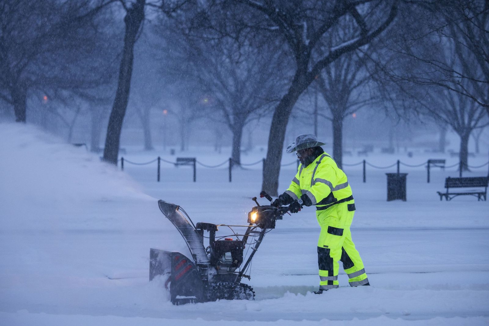 Las gélidas y blancas imágenes que deja la tormenta monstruosa en los EEUU