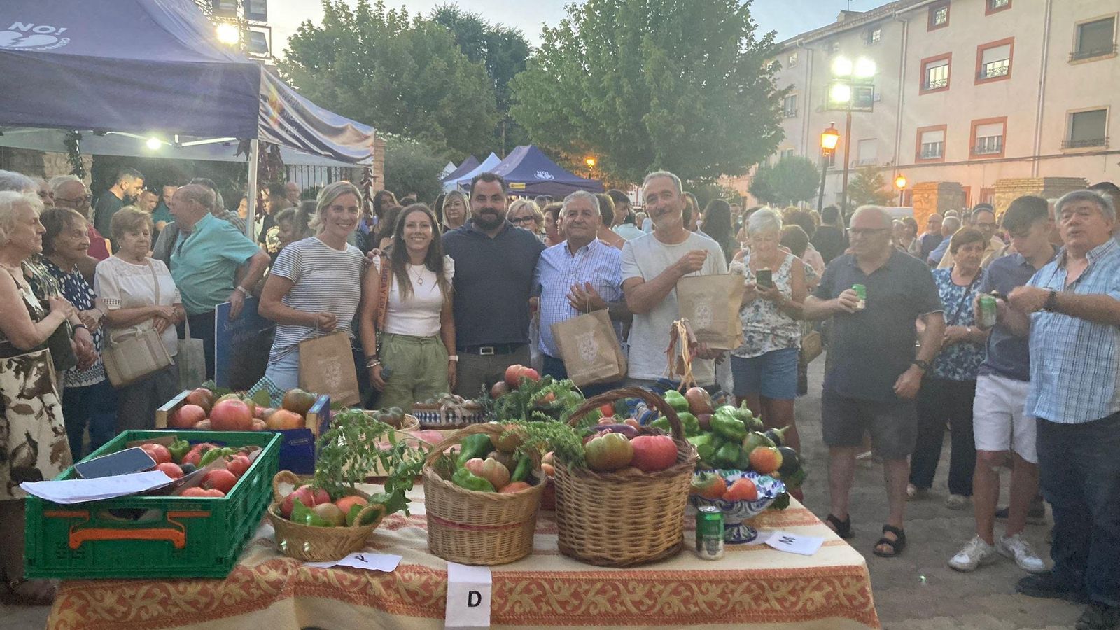 El concurso de tomates es una de las actividades más divertidas.