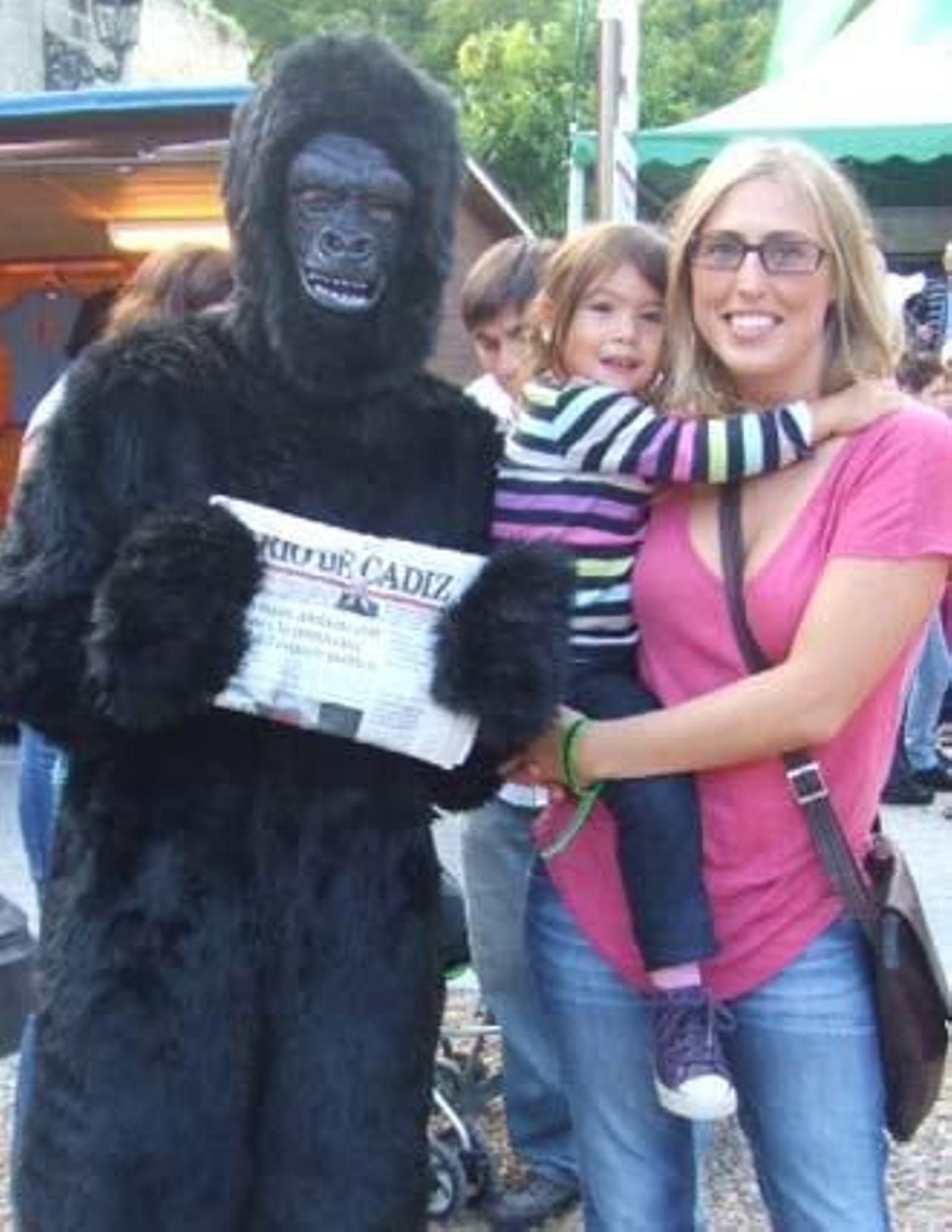 Iba para hombre, pero se quedó en mono. Eso sí, un mono muy leído, que va con su Diario a todas partes. Si te encontraste con nuestro particular monkey el sábado, búscate en esta galería. 

Foto: Senda