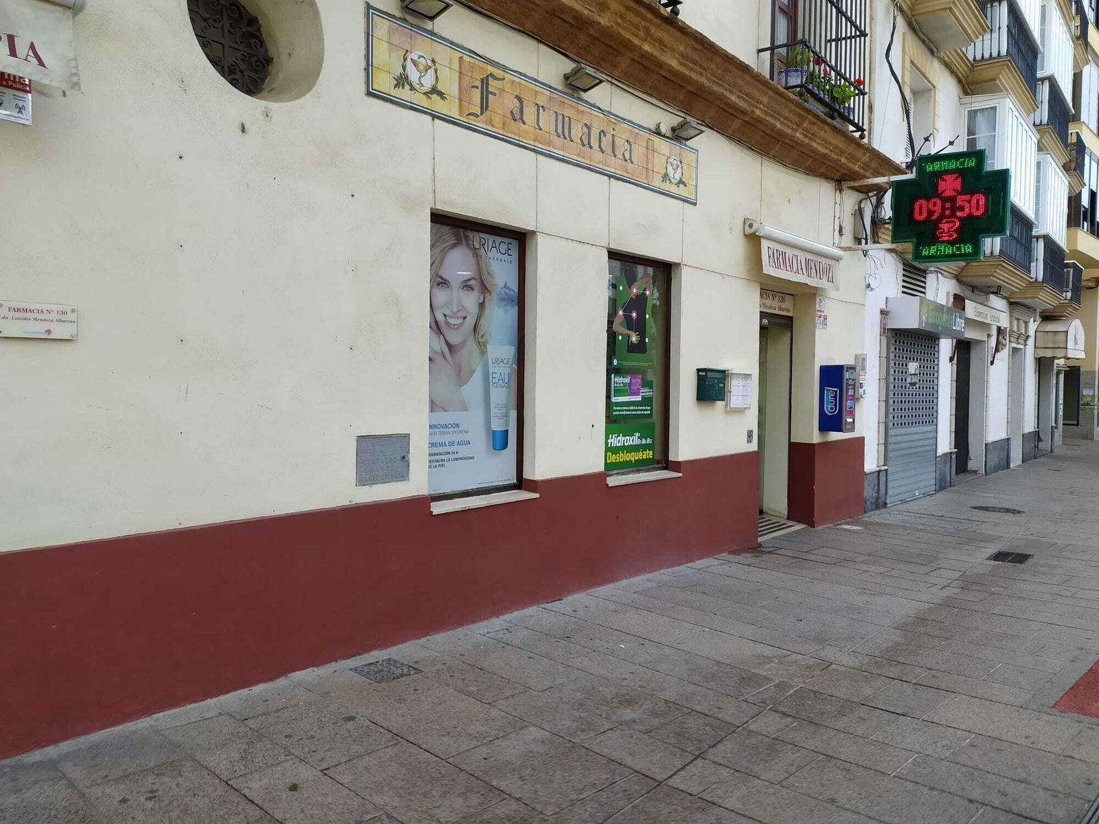 Farmacia de la calle Real que sufrió el atraco.