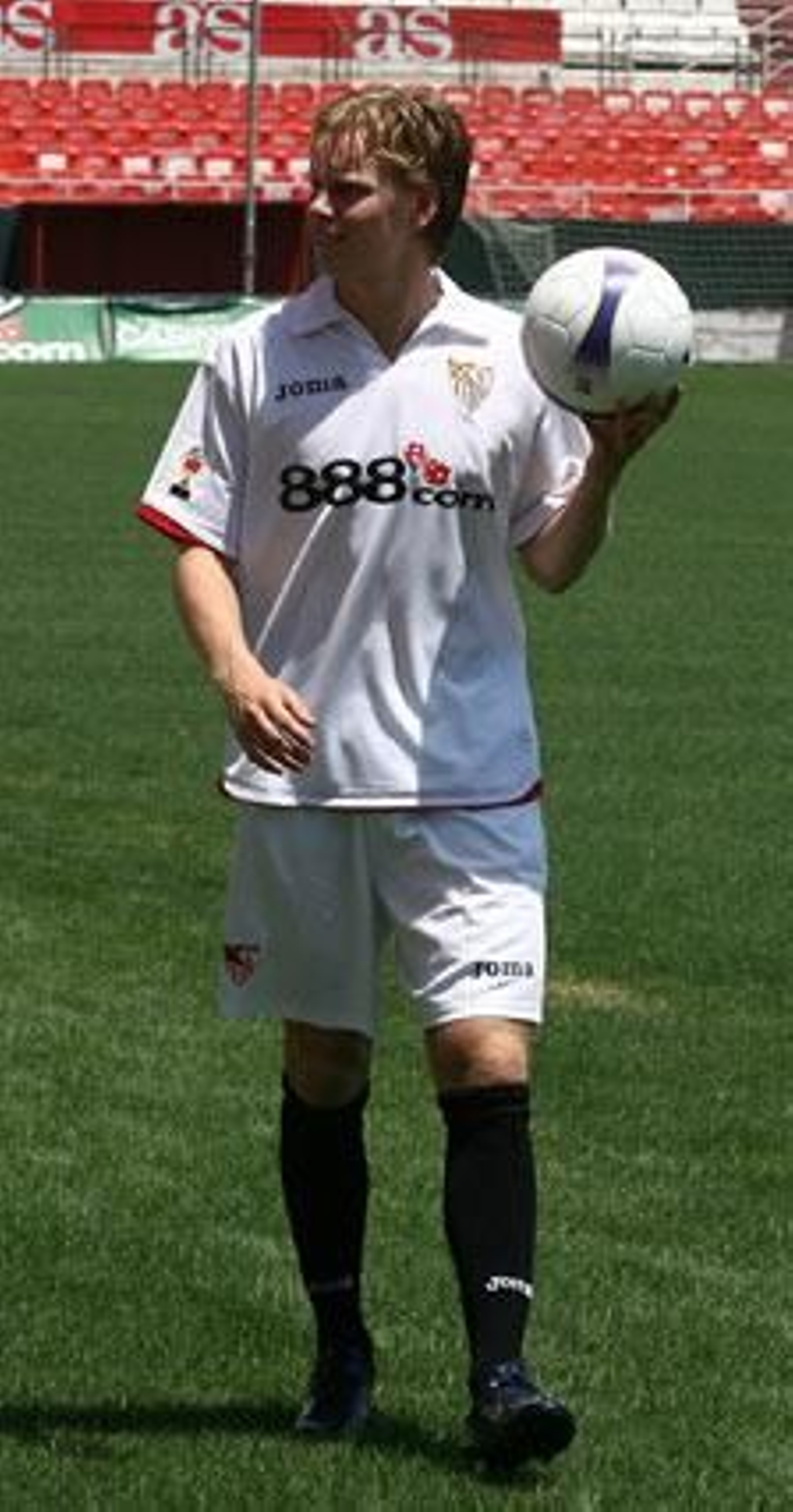 De Mul, extremo
Edad: 25 años
Temp. en el club: 5ª
Goles en 10-11: 0
Contrato hasta: 2012