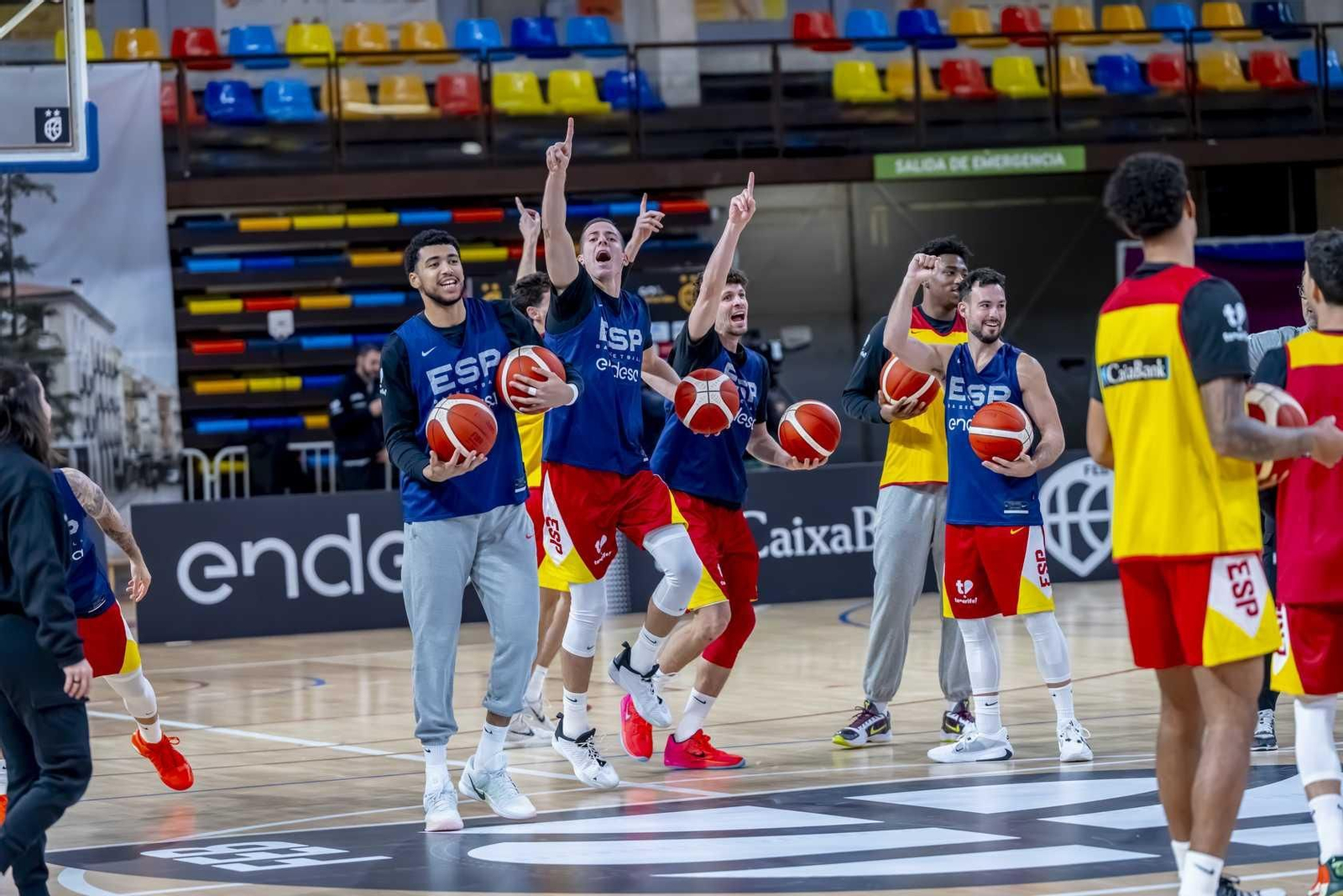 Alberto Díaz, Francis Alonso y Paco Aurioles, en la primera España de Chus Mateo