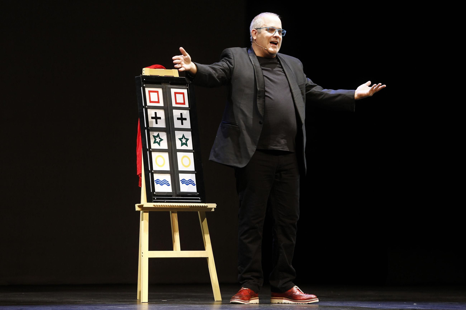 El Mago Migue durante un espectáculo.