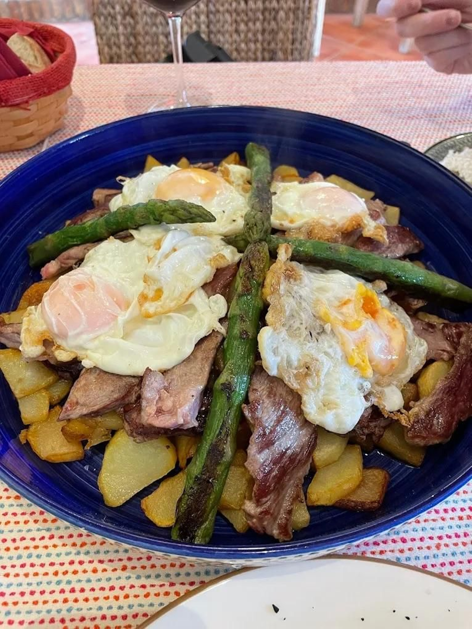 Raciones abundantes, precio honesto y un entorno que enamora