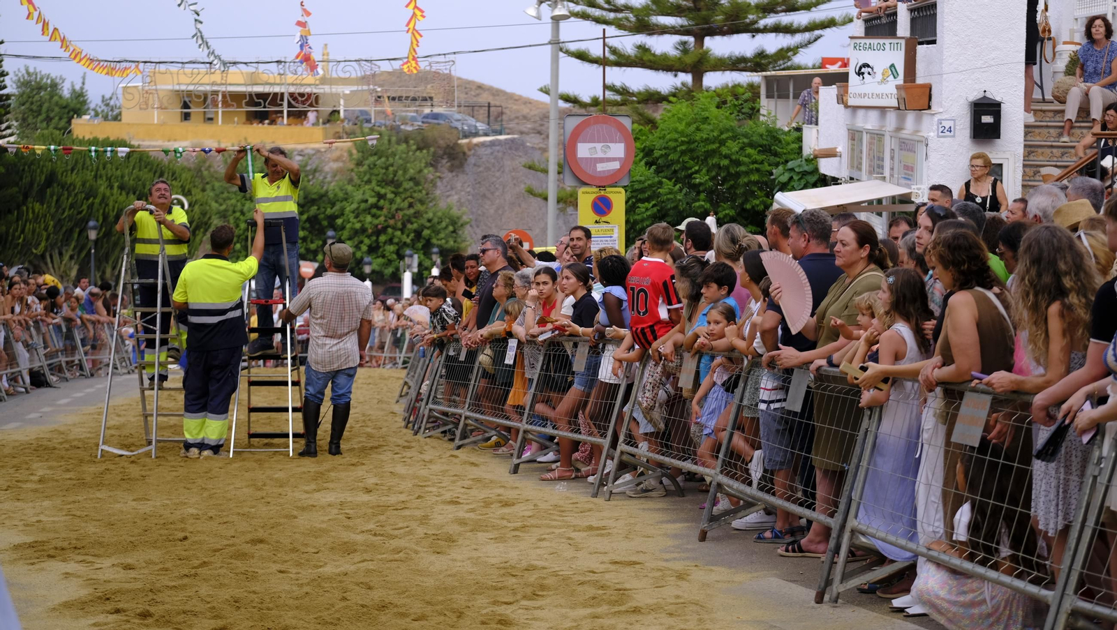 La popular carrera de cintas a caballo de las Fiestas de Mojácar, en imágenes