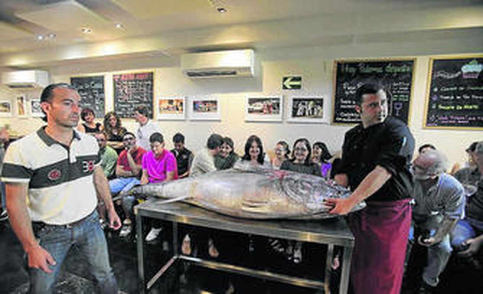 Las jornadas se inauguraban con el ronqueo de un atún de más de 100 kilos.