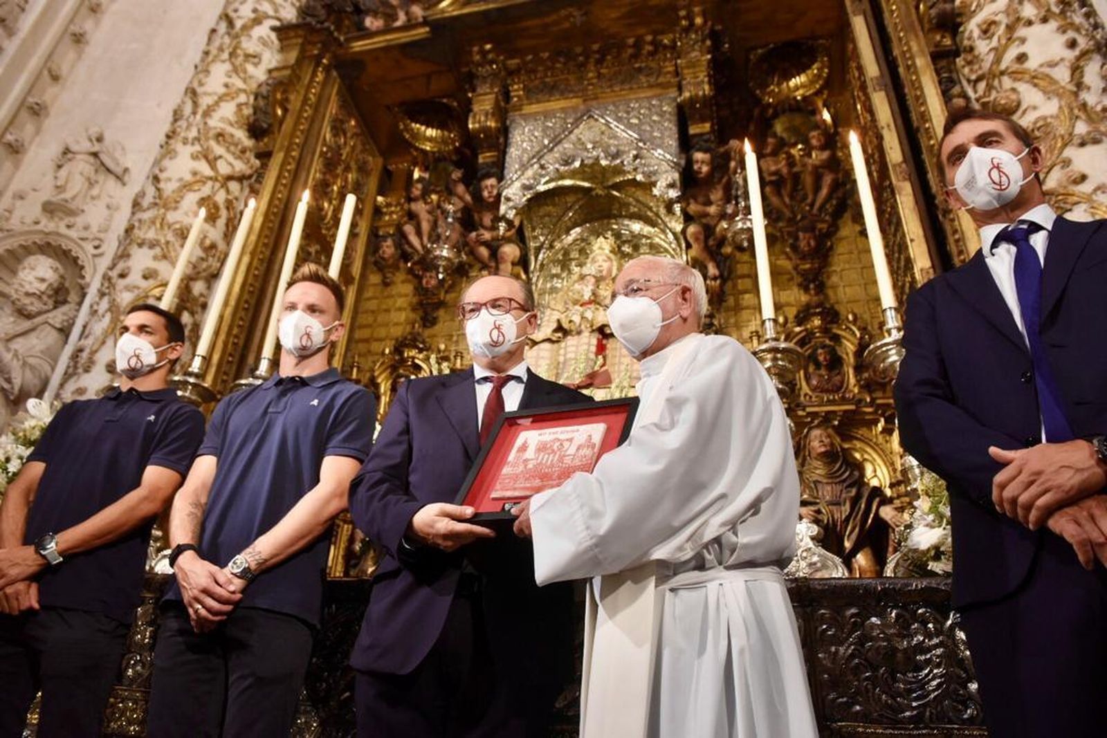 El Sevilla cumple con la tradición ante la Virgen de los Reyes
