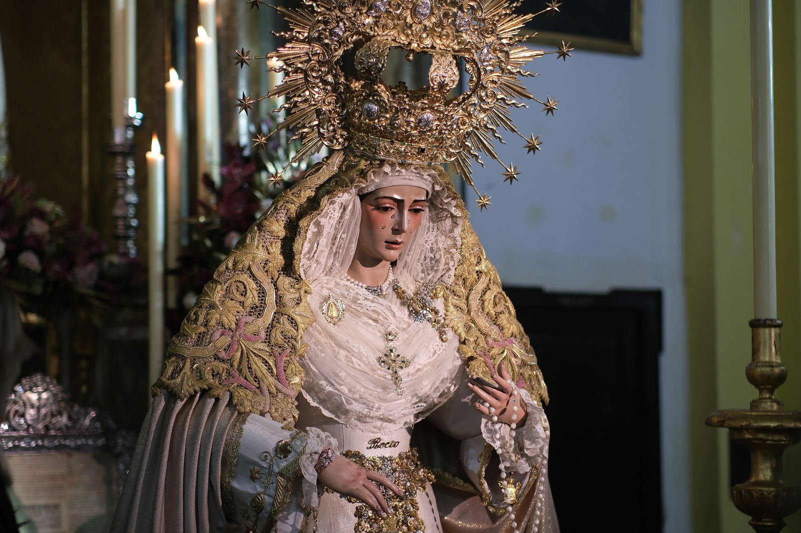 Las imágenes del besamanos a la Virgen del Rocío de la Redención