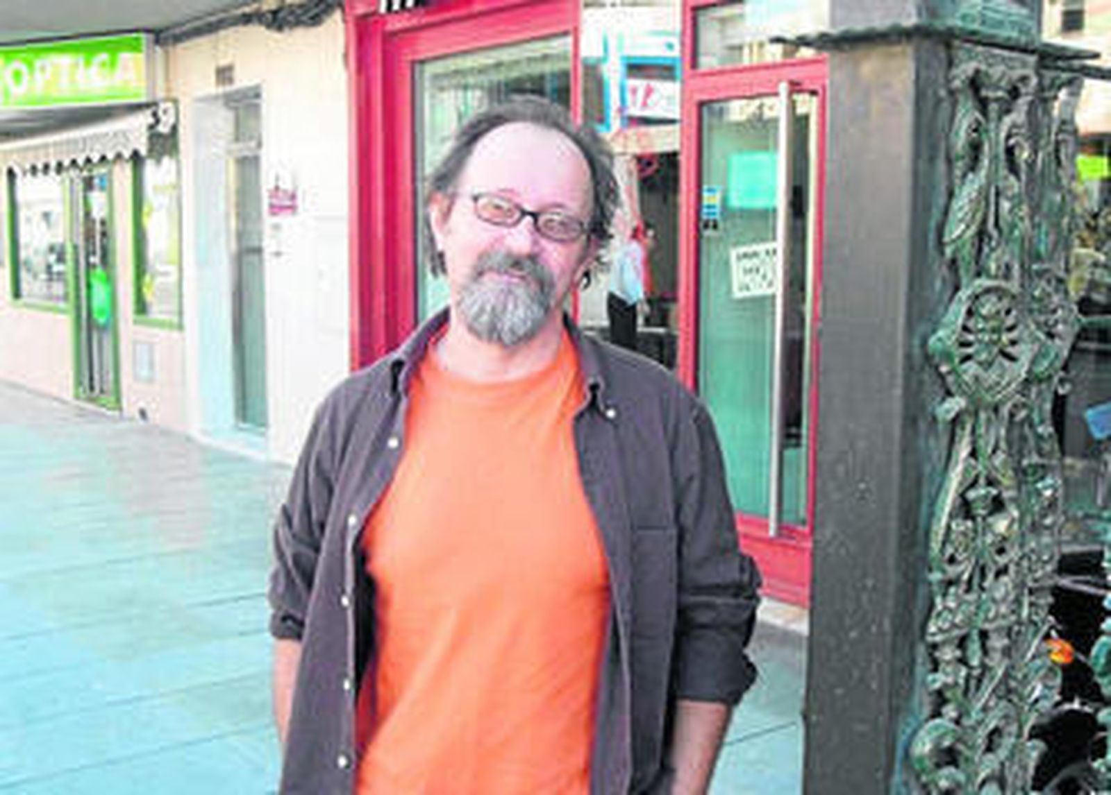 Luis Ramos es uno de los grandes escultores de este país que nació en la comarca del Mármol y vive en Arboleas.