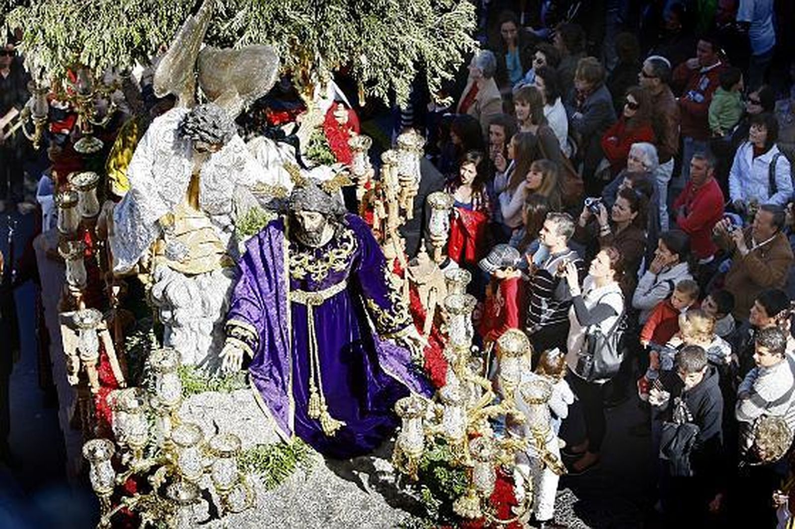 Salida de la hermandad de la Oración en el Huerto de la iglesia de San Severiano.

Foto: Julio Gonzalez