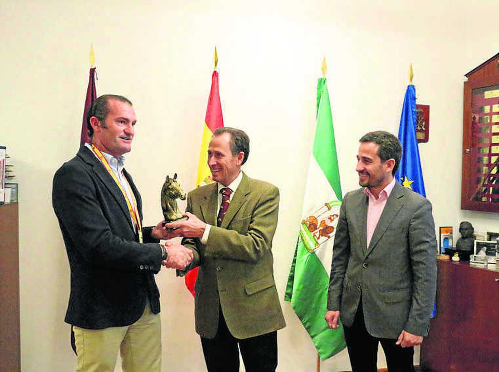 Recepción oficial celebrada en el despacho de Alcaldía.