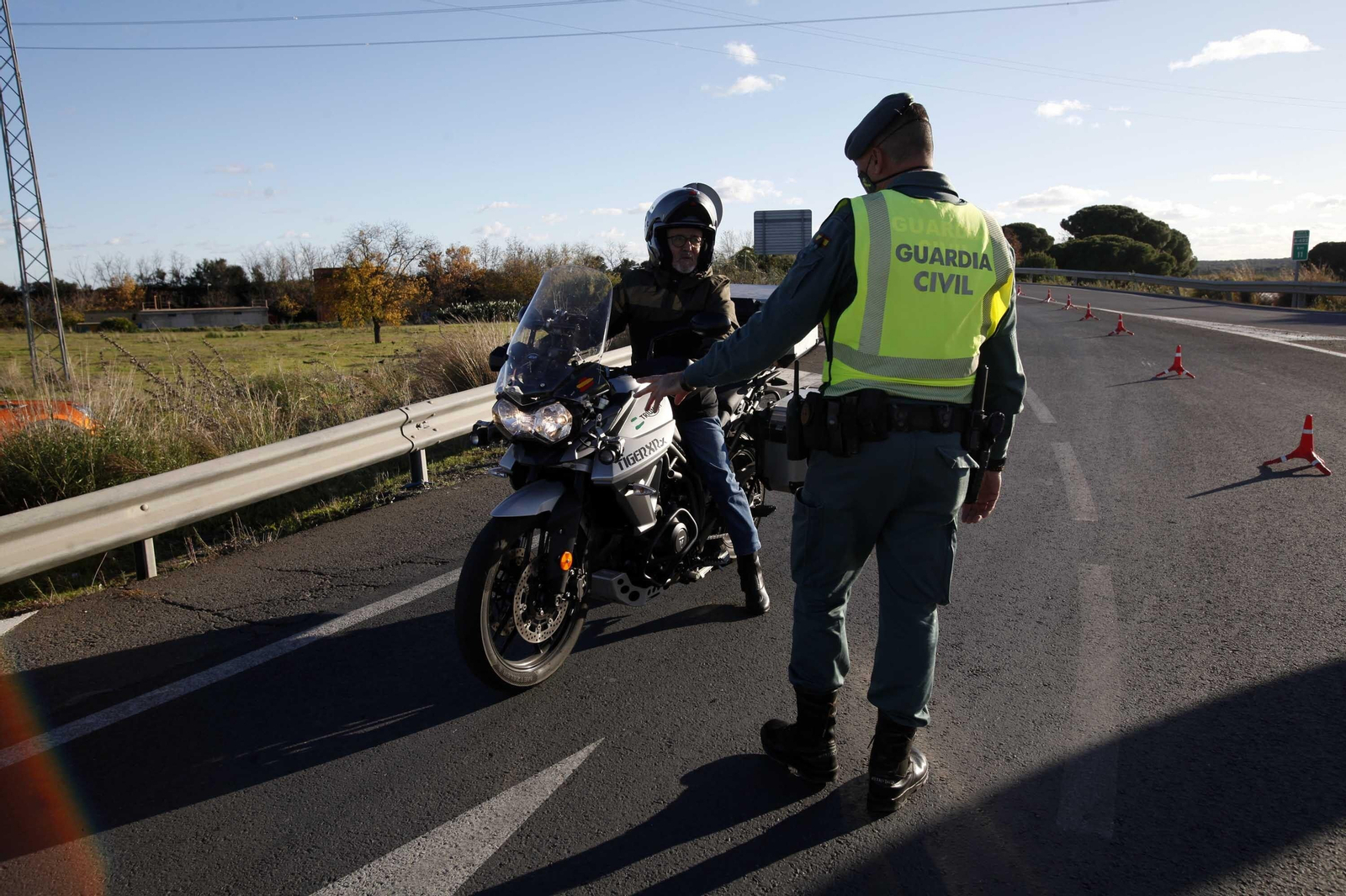 Controles de la Guardia Civil en los accesos a la costa de Huelva