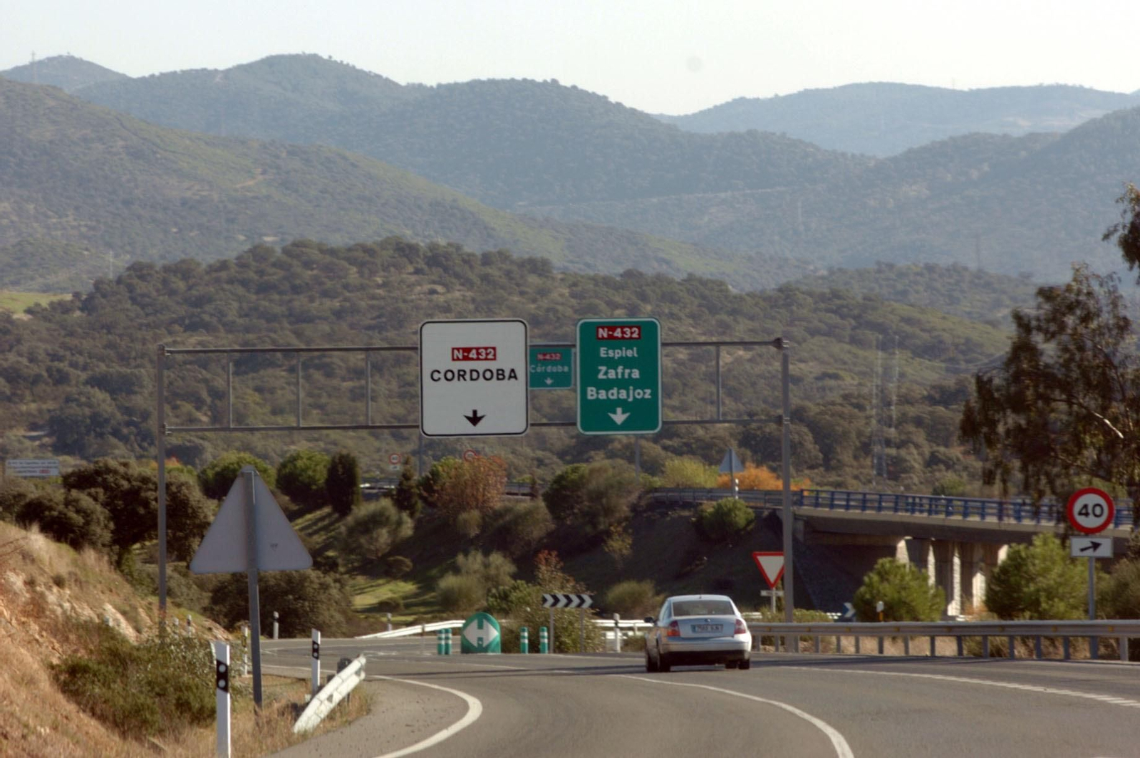 Acceso a la N-432 en el termino muinicipal de Espiel.