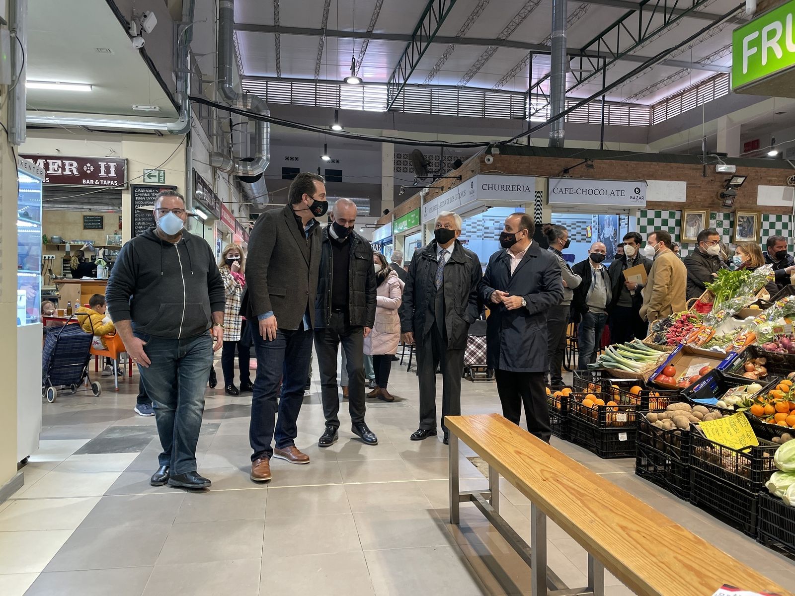 Interior del mercado de Pino Montano.