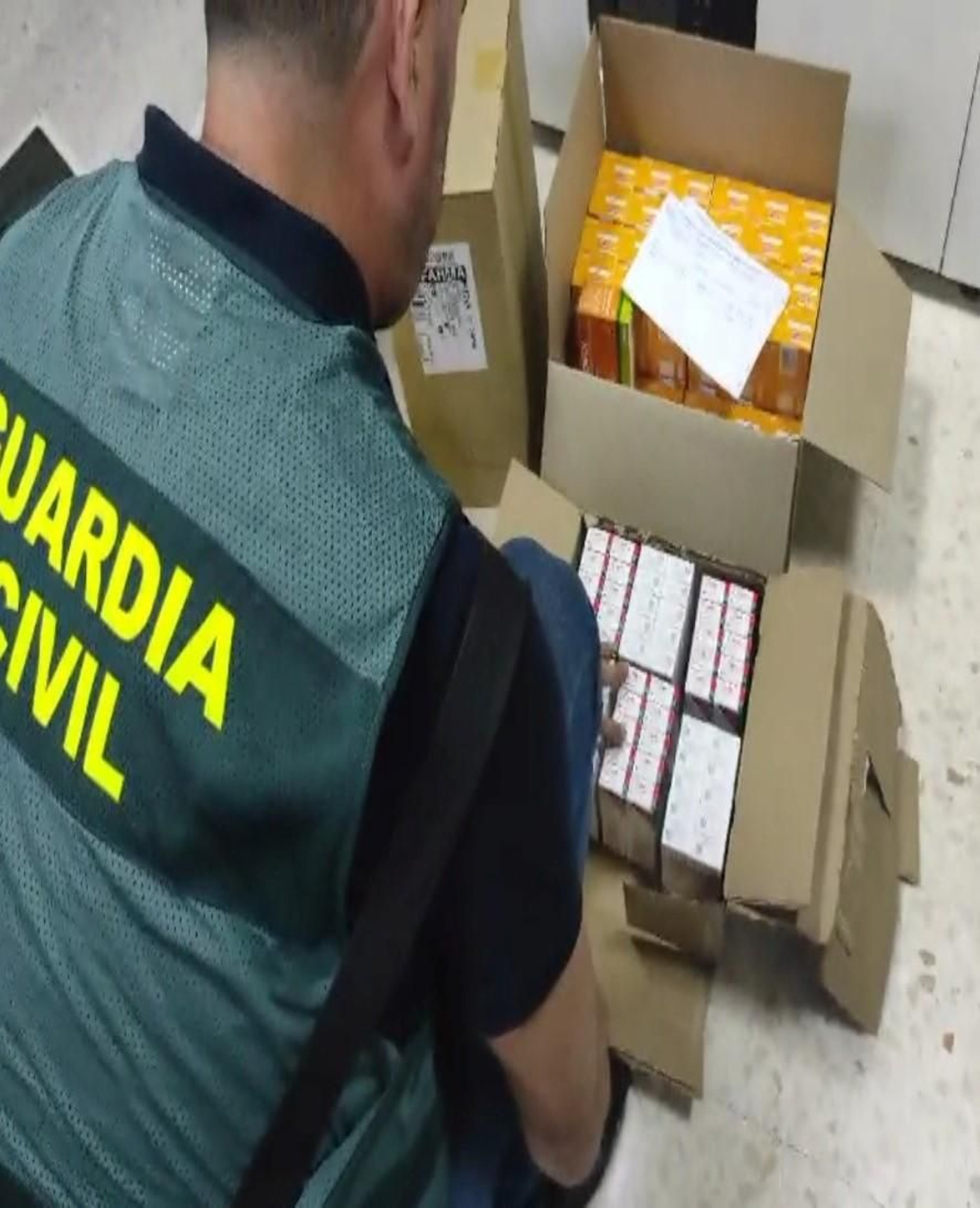 La Guardia Civil detiene al titular de una farmacia de San Roque por la venta ilegal de medicamentos. La Guardia Civil detiene al titular de una farmacia de San Roque por la venta ilegal de medicamentos.