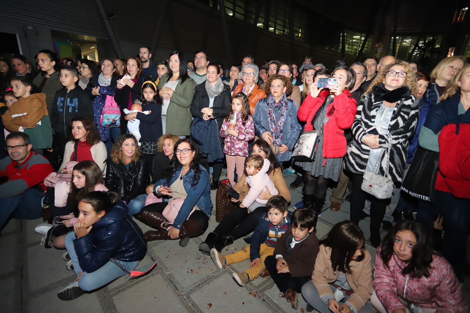 Imágenes  del alumbrado de Aqualon, que tuvo como padrino a Hugo Molina, finalista de Got Talent