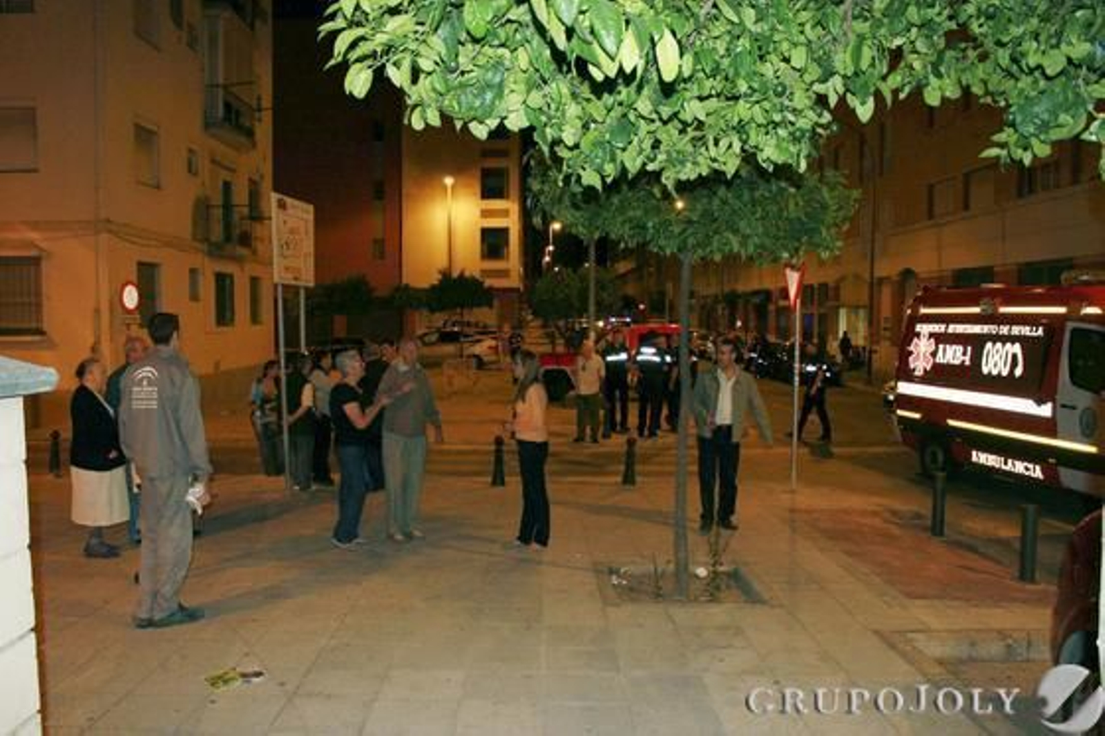 Varios vecinos desalojados de sus viviendas.

Foto: Gines Quiñones