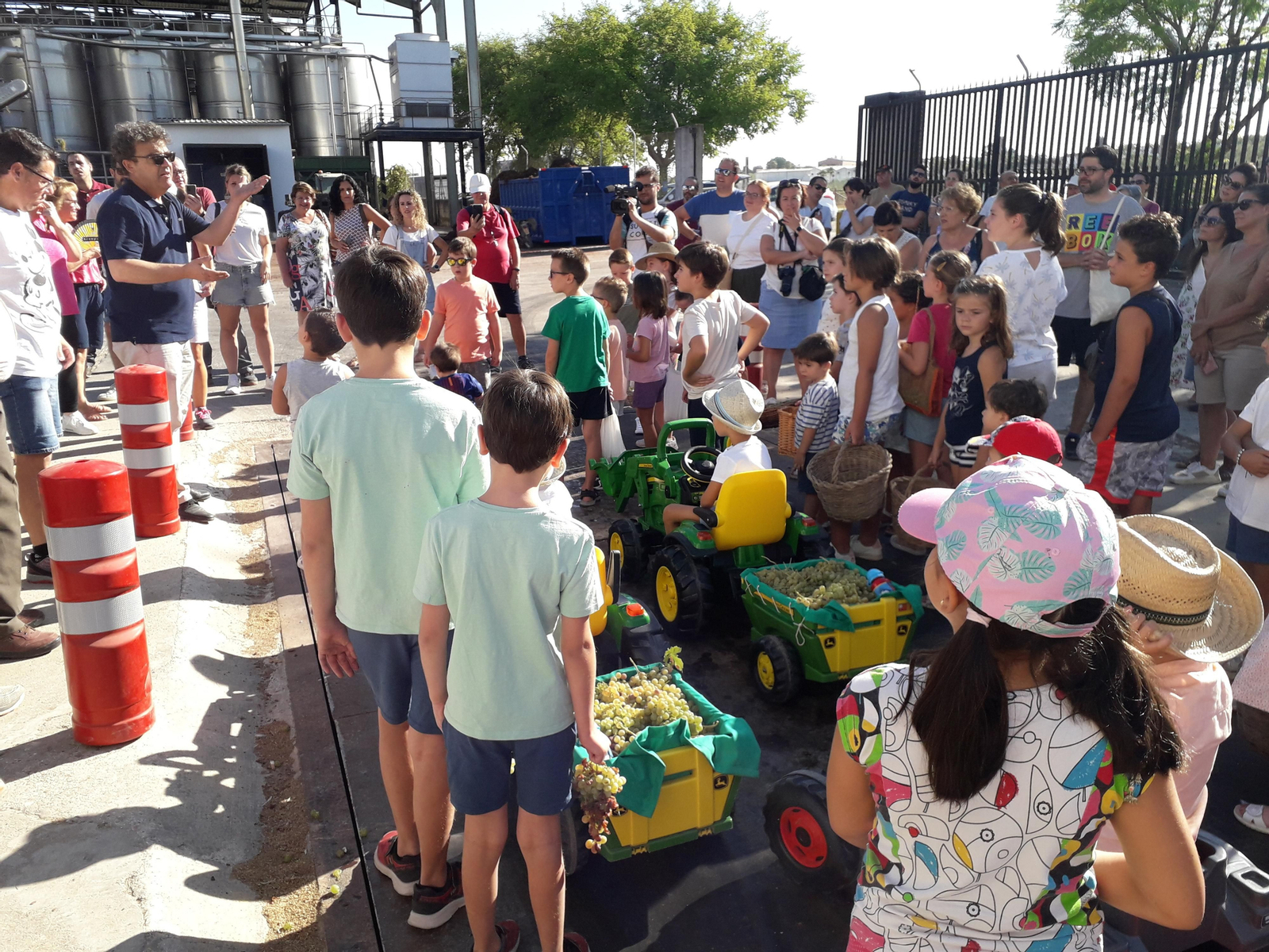 La primera vendimia infantil de Montilla, en imágenes