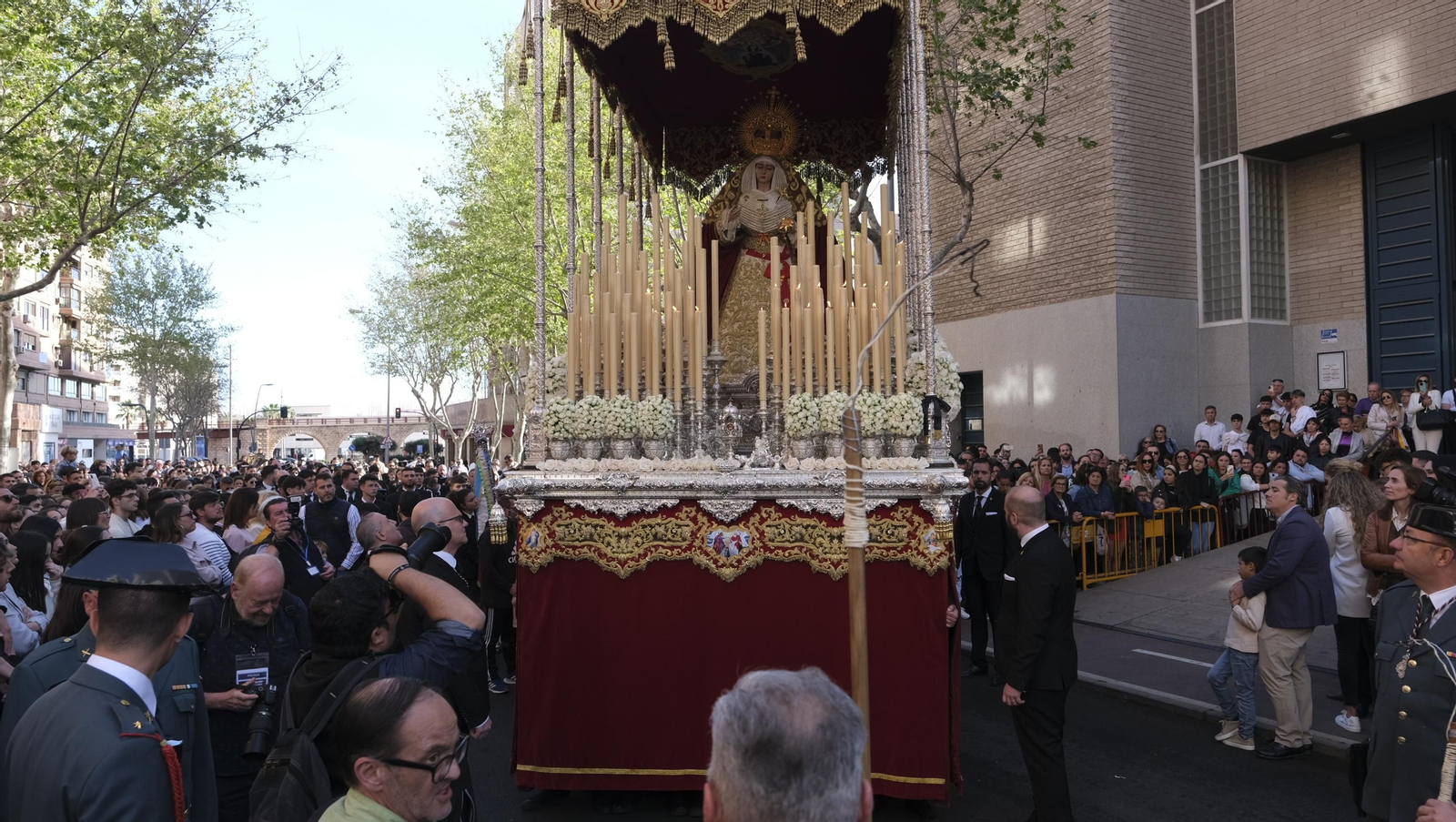 La procesión de Pasión en Almería, en imágenes