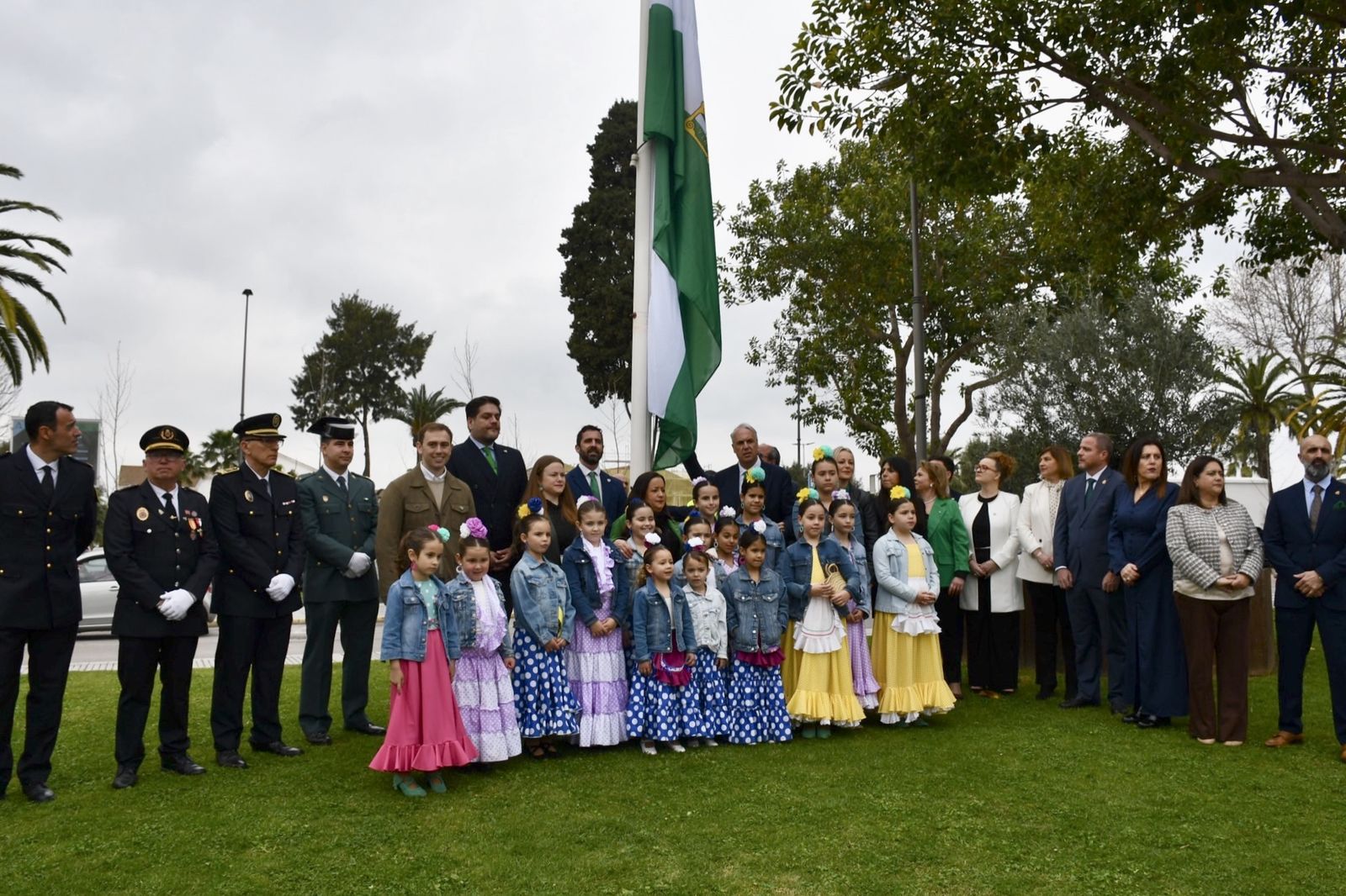 El acto de izada de bandera de Andalucía en San Roque.