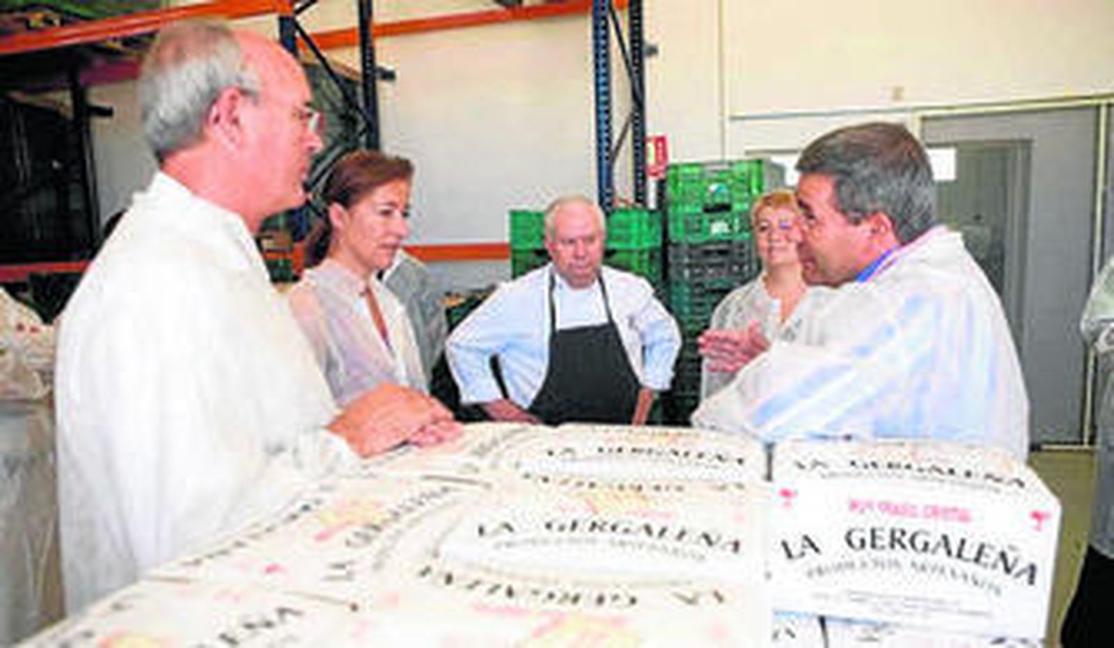 Pedro Caparrós mostró las instalaciones a Mabel Salinas.