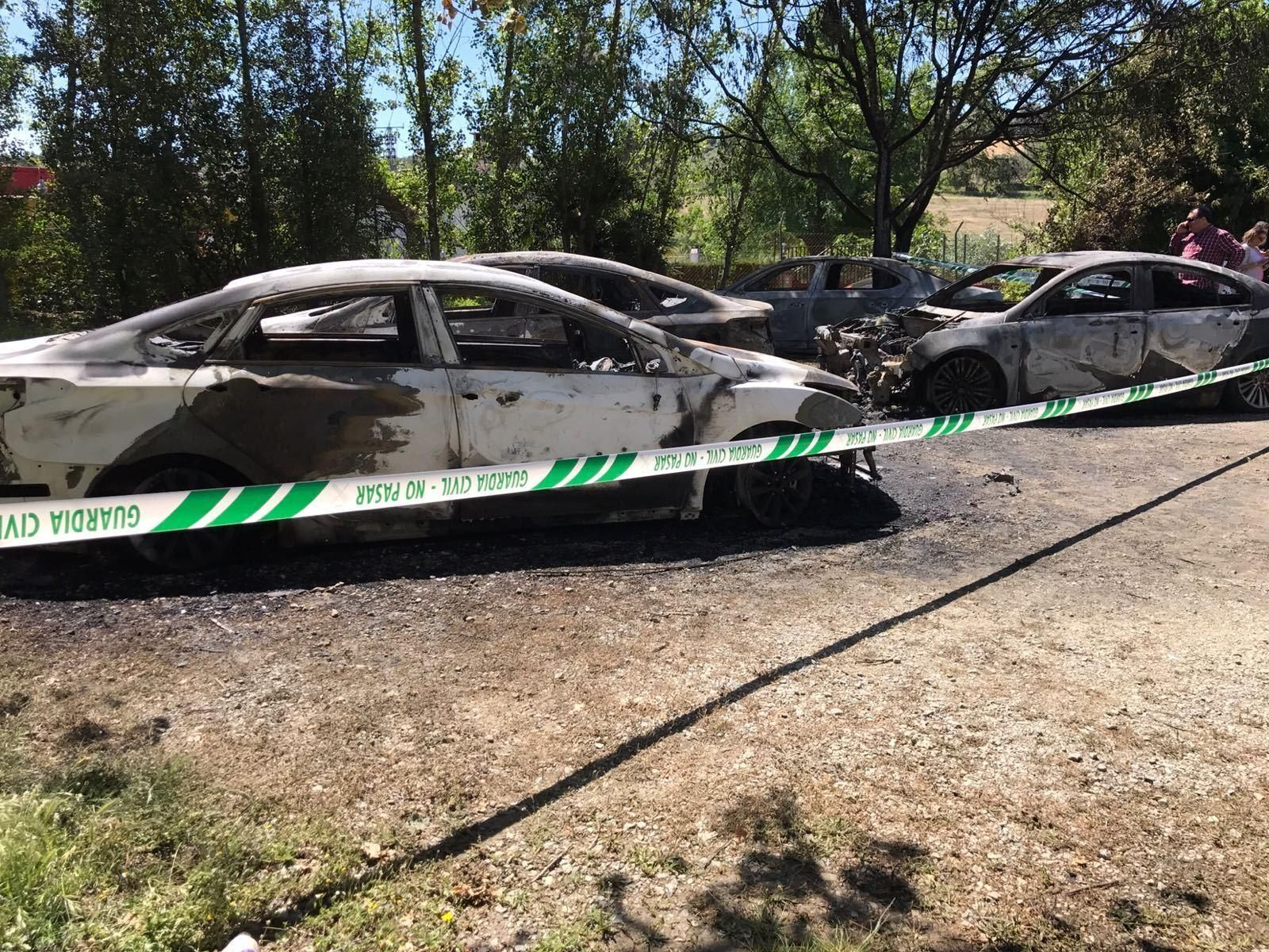 Los vehículos de Cabify incendiados en la madrugada del 1 de mayo de 2017.