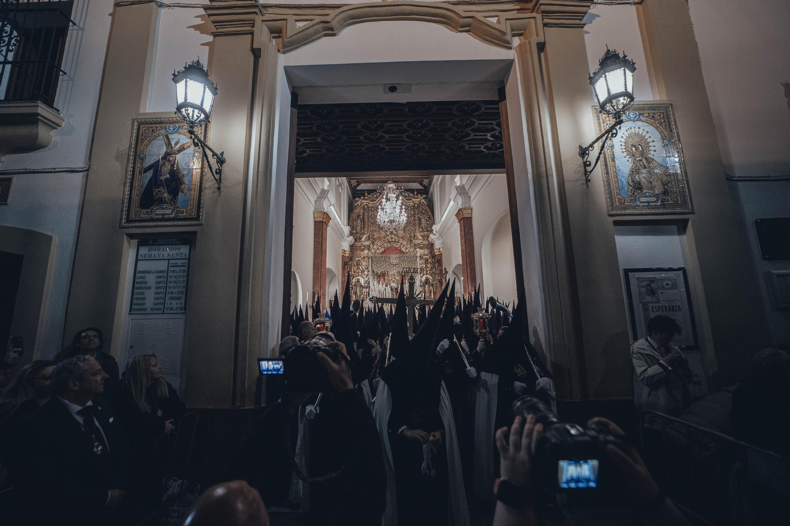 Las puertas de la Capilla de los Marineros, de la Esperanza de Triana.