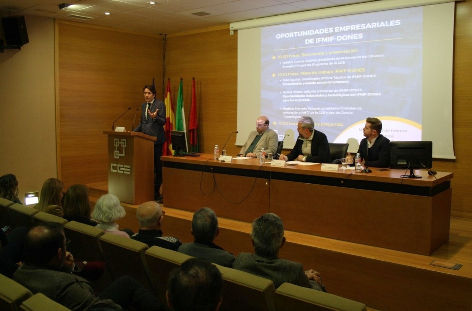 Más de un centenar de empresarios analiza las oportunidades del Ifmif-Dones