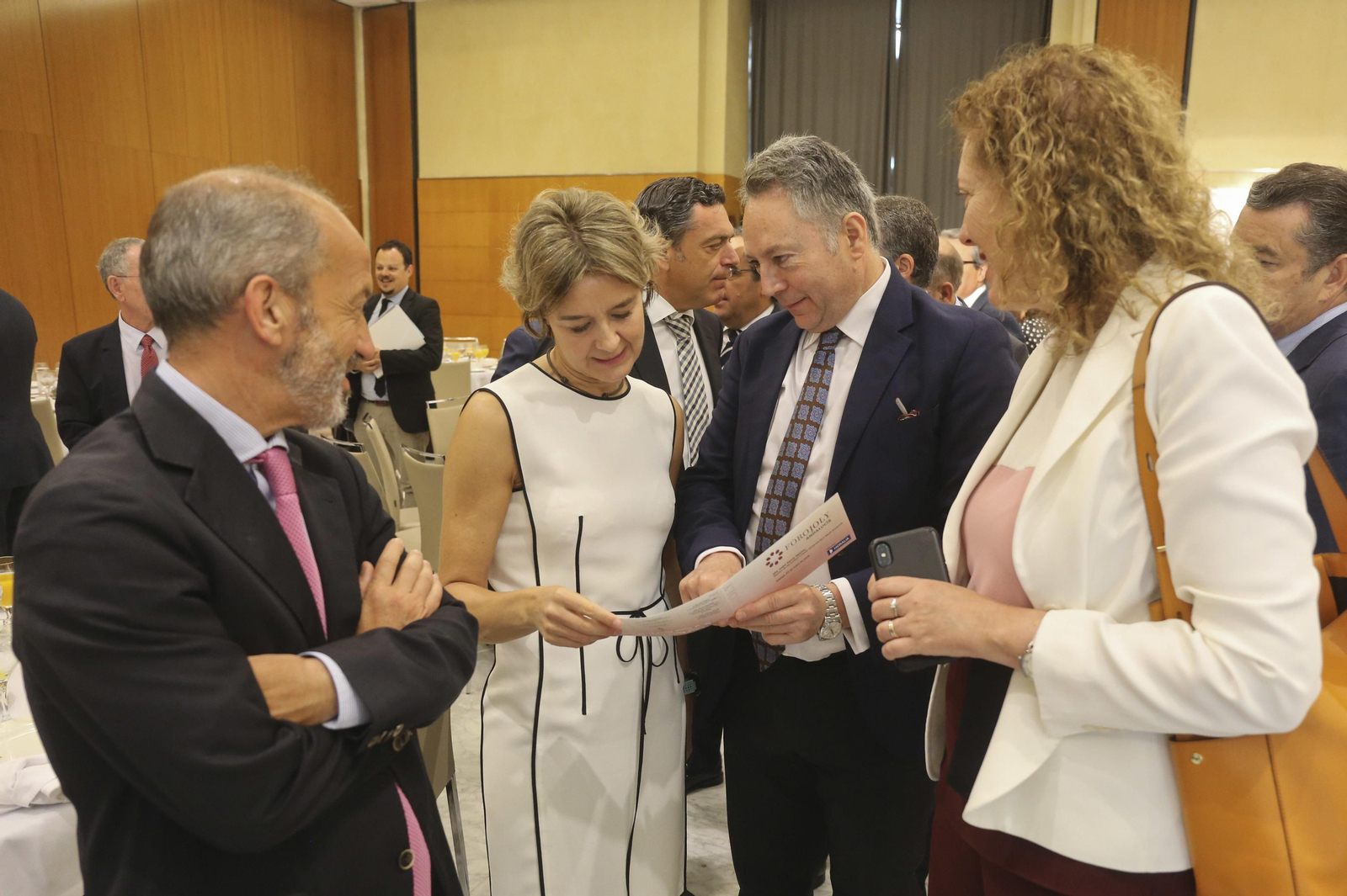Las imágenes del desayuno-coloquio con Isabel García Tejerina