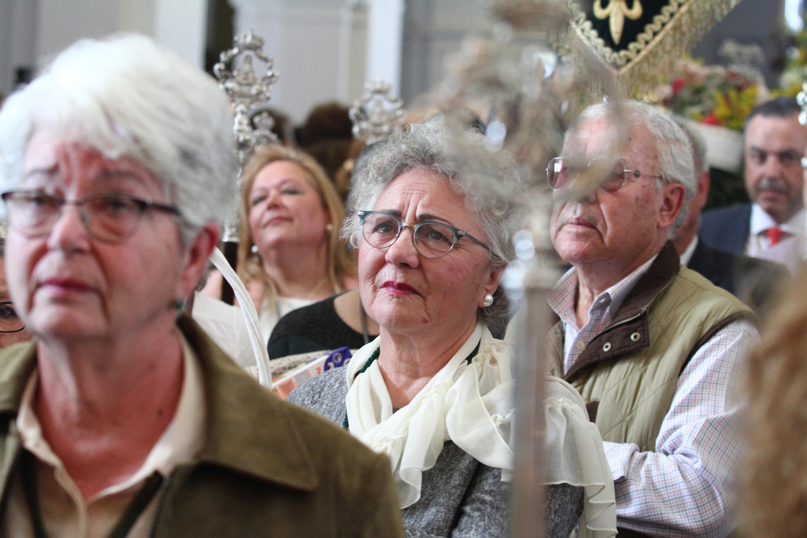 La Hermandad de Huelva se presenta ante la Virgen del Rocío en su peregrinación a la aldea almonteña