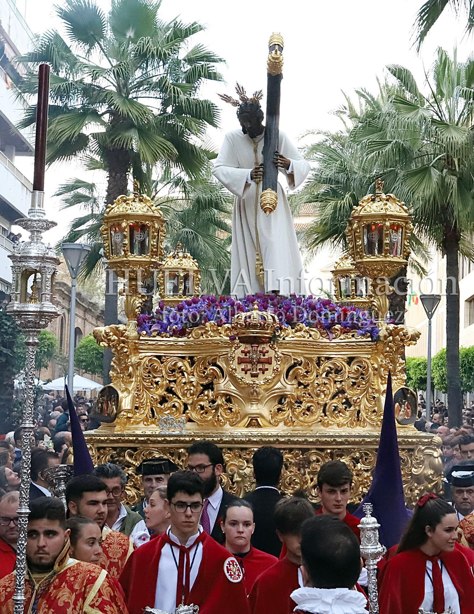 Imágenes de la procesión de Pasión en Huelva