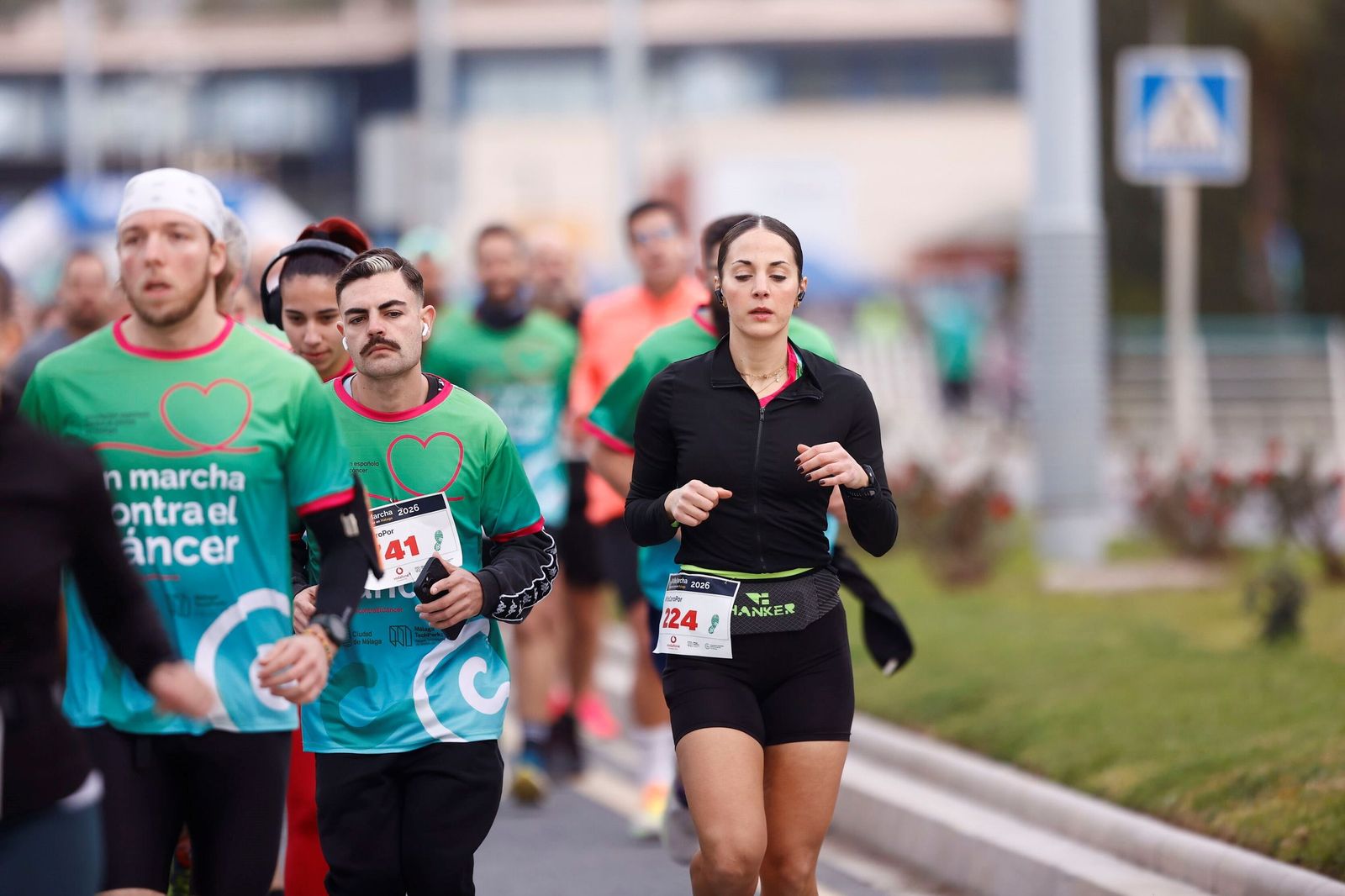 Búscate en las fotos de la Carrera contra el cáncer en Málaga