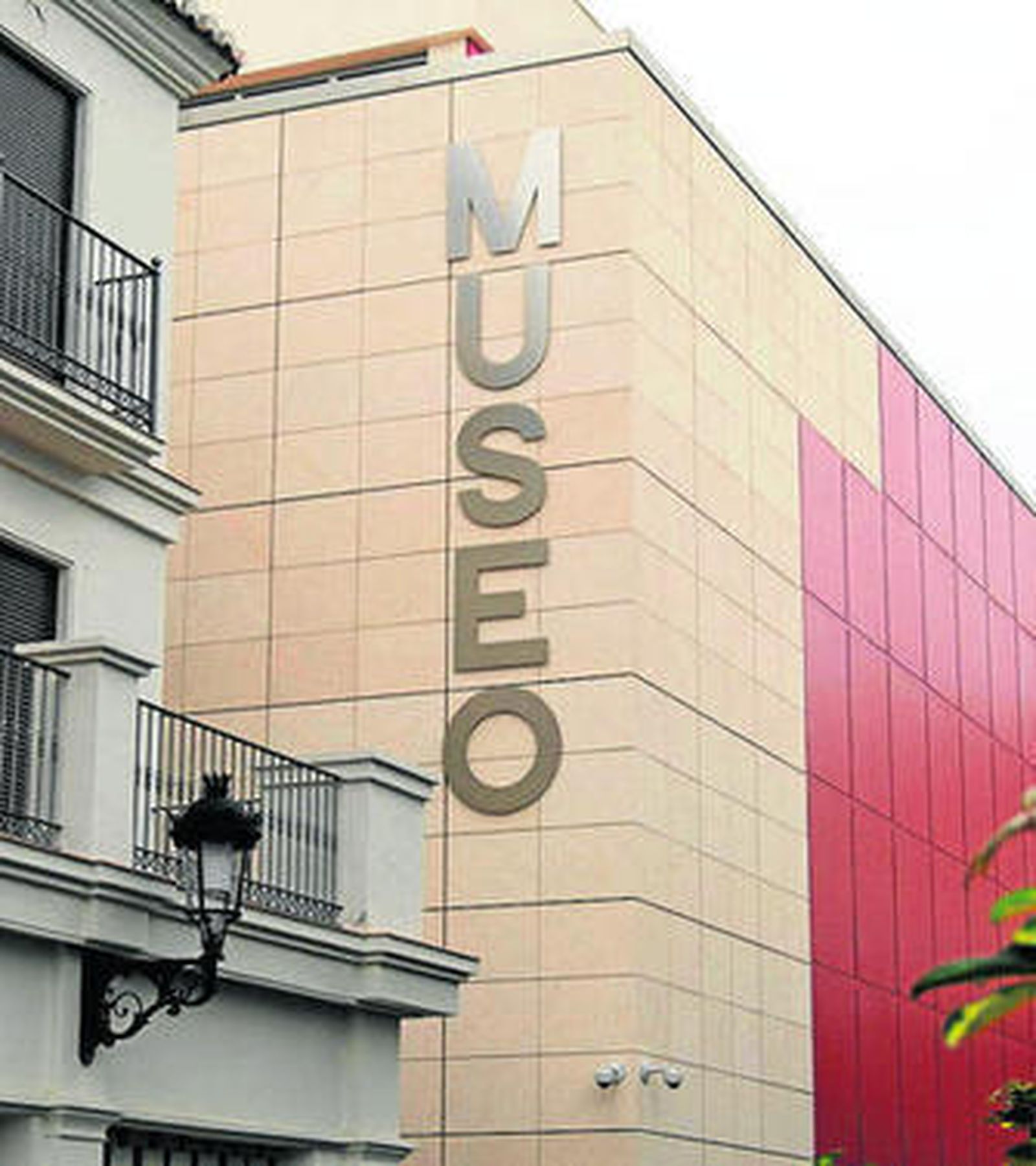 Fachada del Museo  de Nerja.