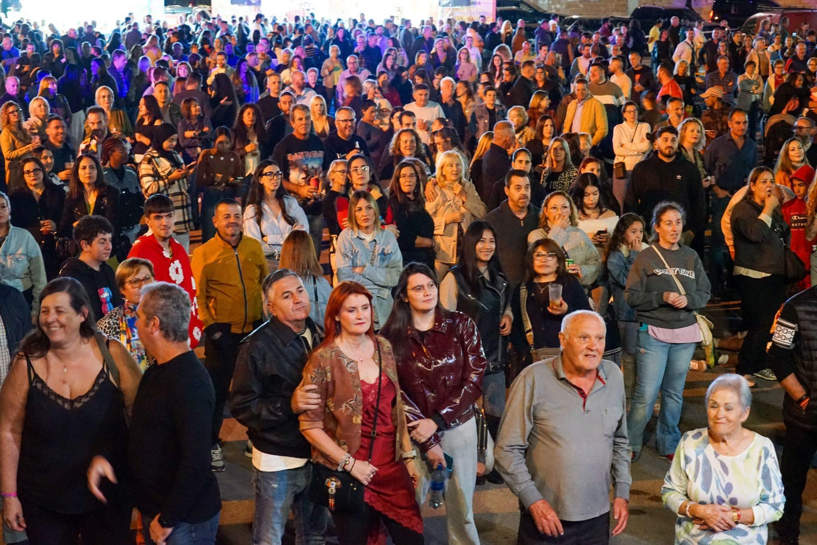 Miles de vecinos se reunieron para celebrar el otoño con la tradicional Gran Castañada de Vícar