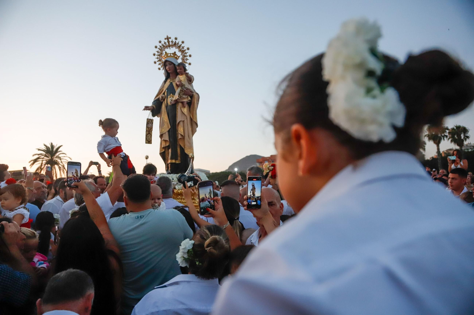 La procesión de la Virgen del Carmen en la playa del Palo, en Málaga, en fotos