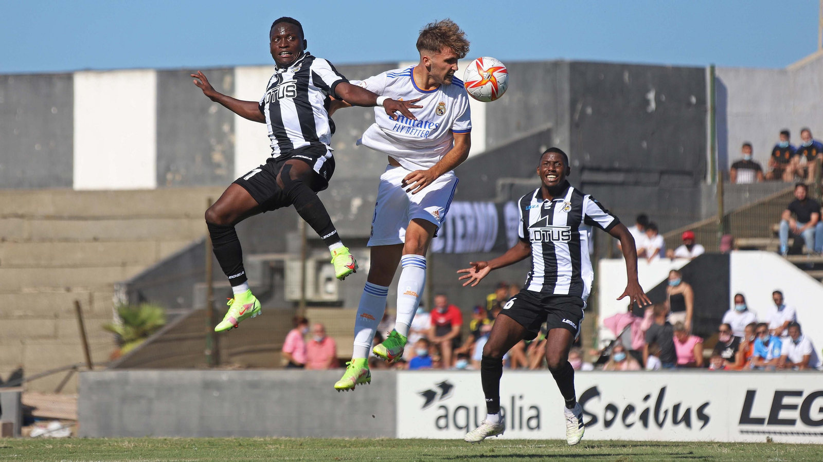 Las mejores fotos del Balona - Real Madrid Castilla en La Línea