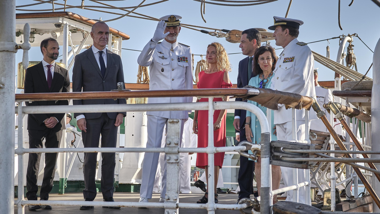 Parada naval y aérea en homenaje a Elcano en aguas de Sanlúcar. Parada naval y aérea en homenaje a Elcano en aguas de Sanlúcar.