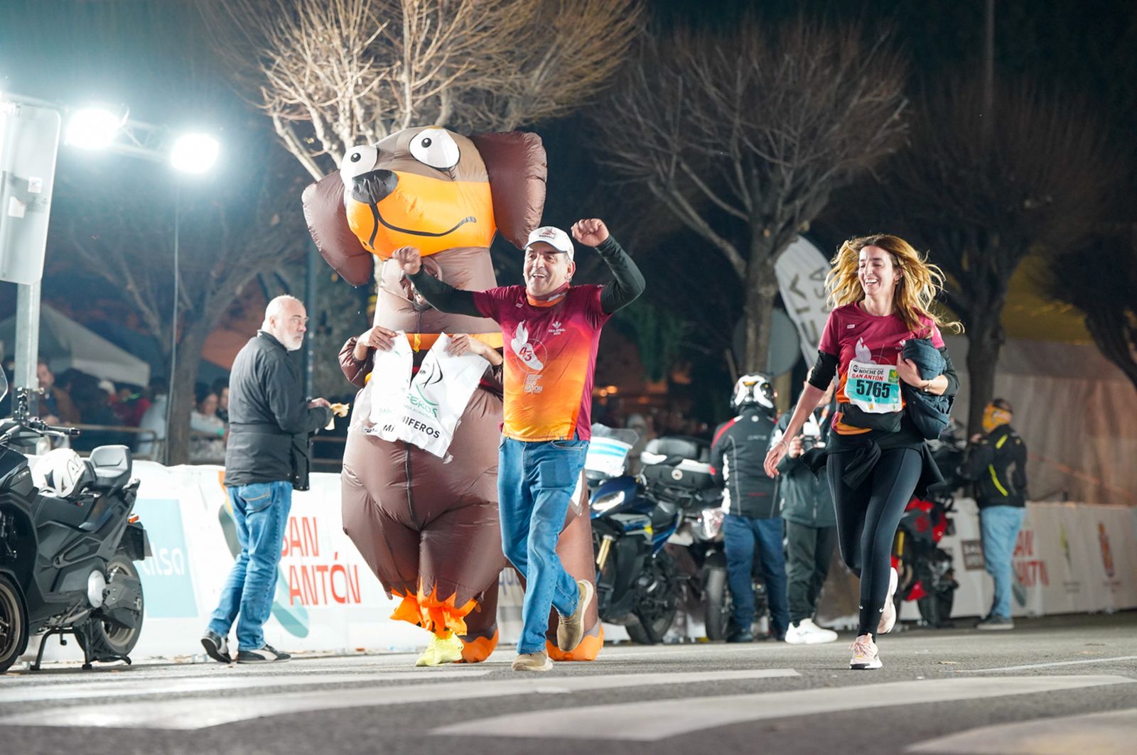 En imágenes: búscate en tu llegada a meta de la Carrera de San Antón 2026 (5)
