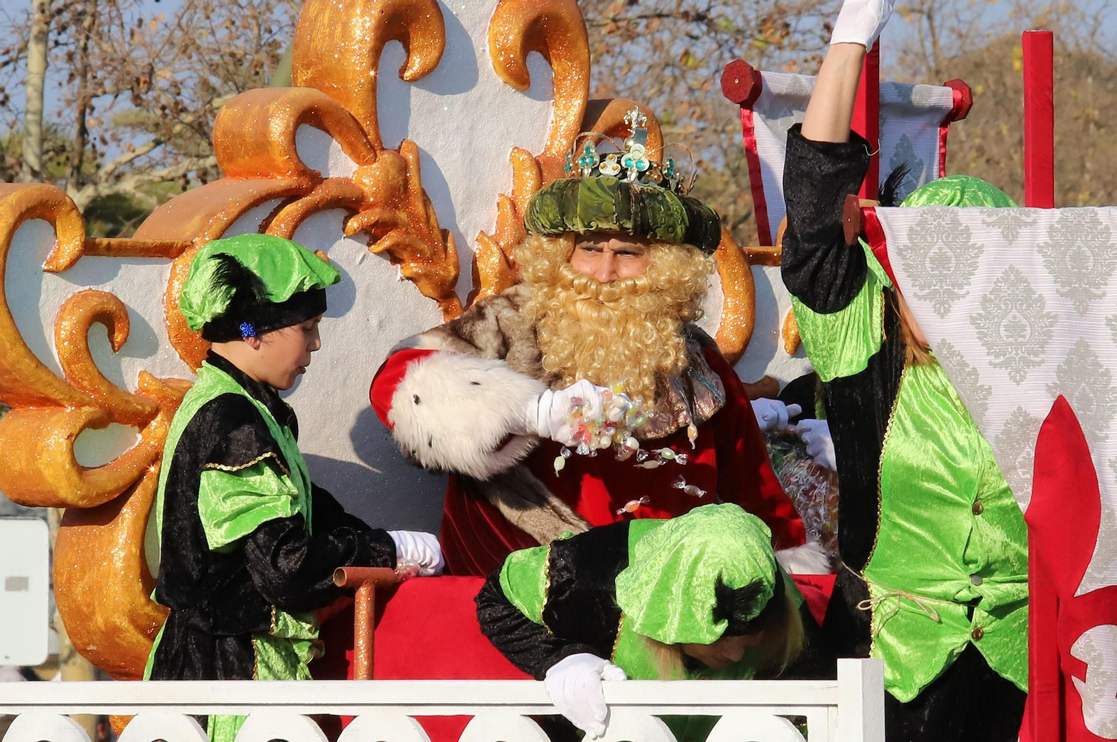 Imágenes de la cabalgata de los Reyes Magos de Huelva