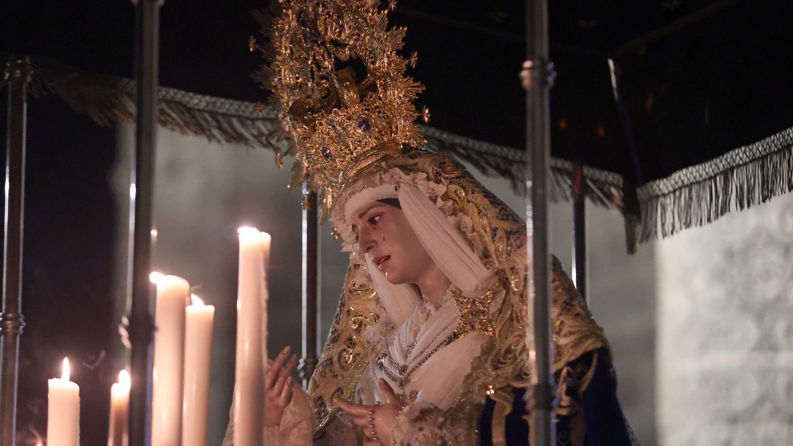 María Santísima del Amparo, bajo palio