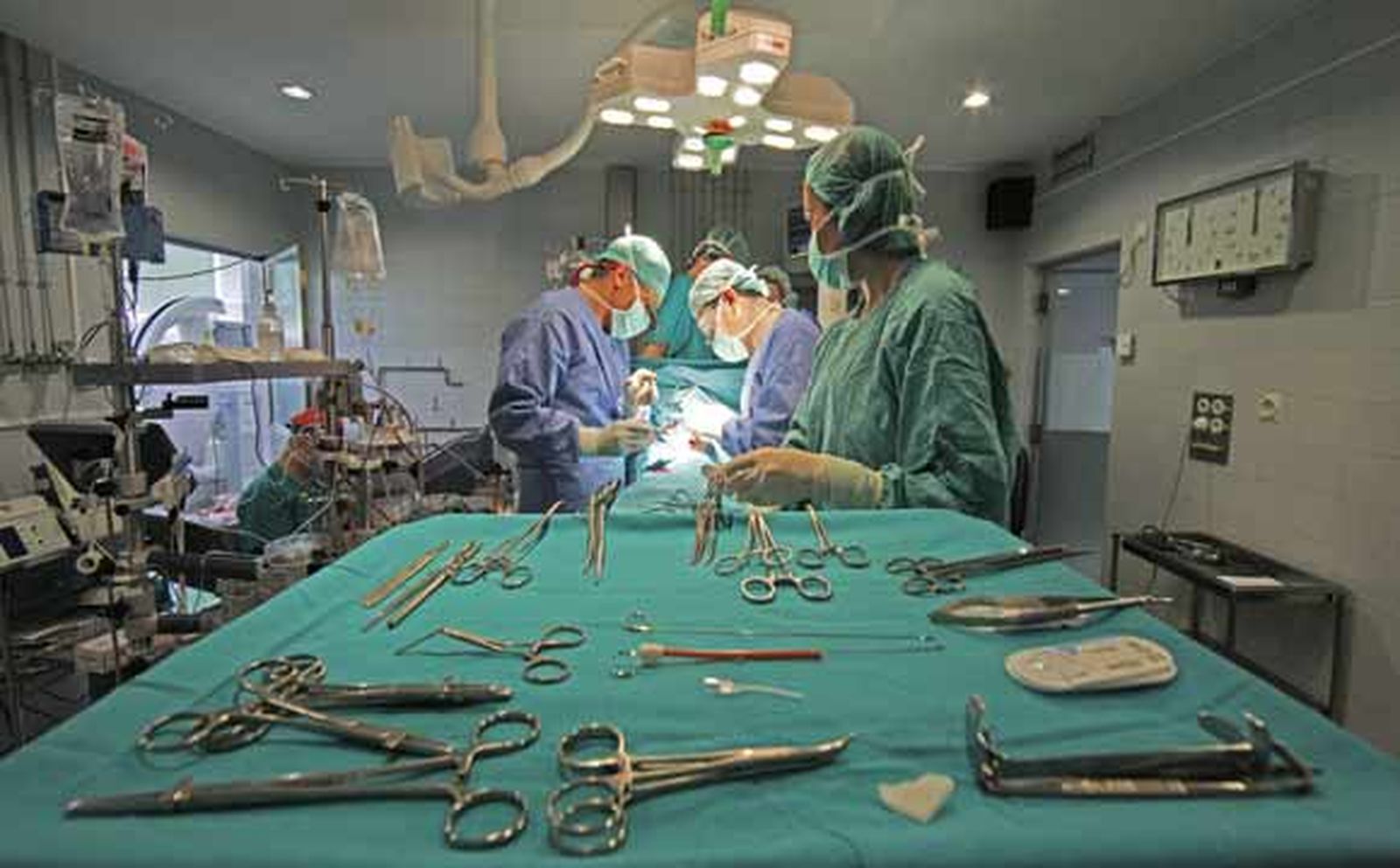 Cirujanos cardíacos del Virgen del Rocío intervienen con éxito a un bebé de 12 días