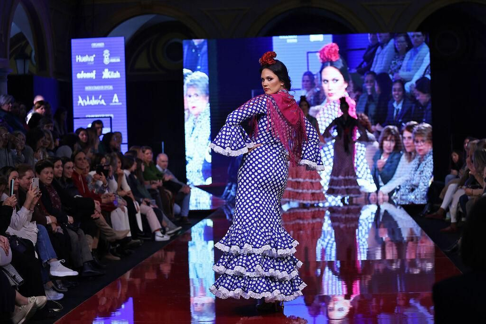 Lunares, comodidad y mantoncillos: Estas son las tendencias para los trajes de flamenca de romerías y ferias