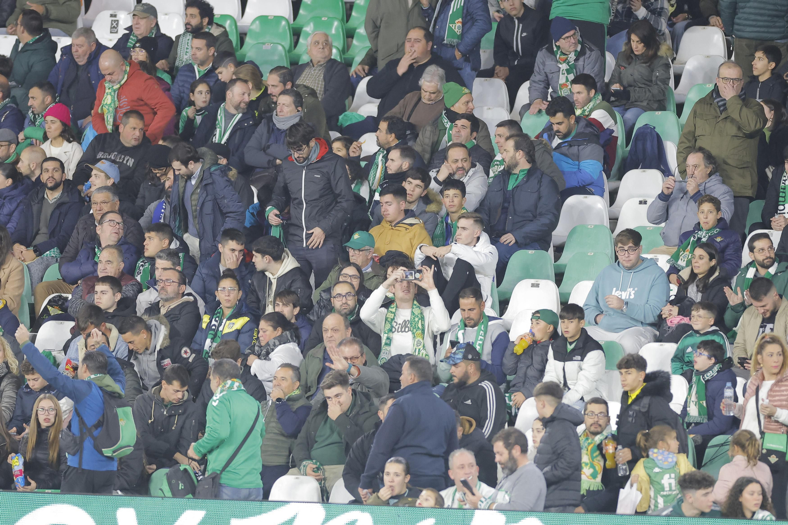 Búscate en las fotos del Betis-Girona