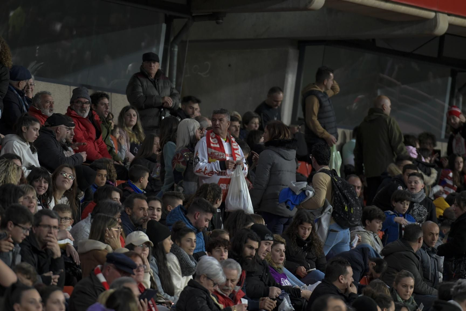 El ambiente en Los Cármenes en el duelo copero entre el Granada CF y el Atlético de Madrid