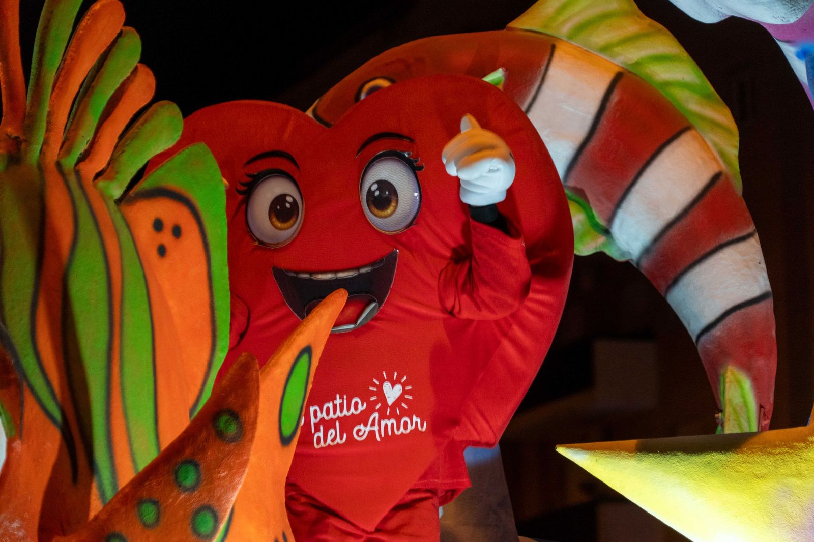 Las mejores fotografías del recorrido y la llegada al ayuntamiento de la cabalgata de Reyes Magos 2026