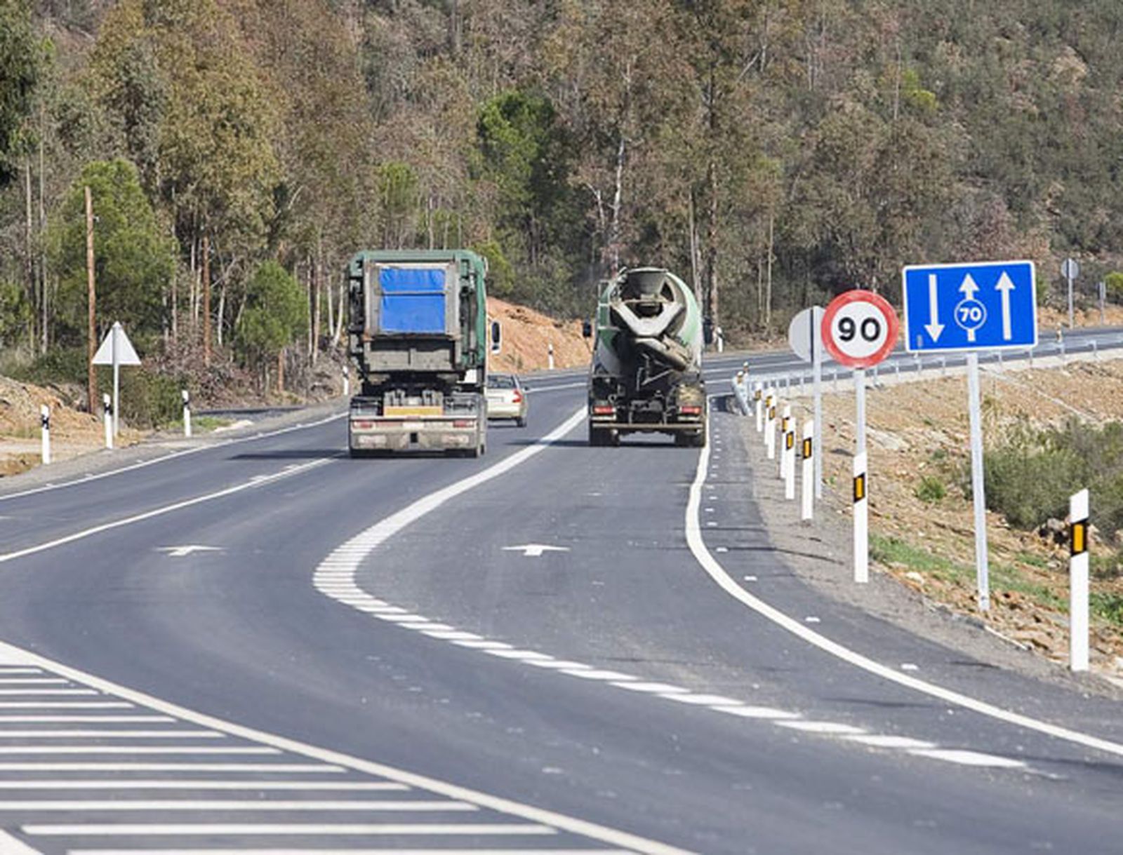 La Junta destina 2,3 millones a un carril para vehículos lentos en la A-496