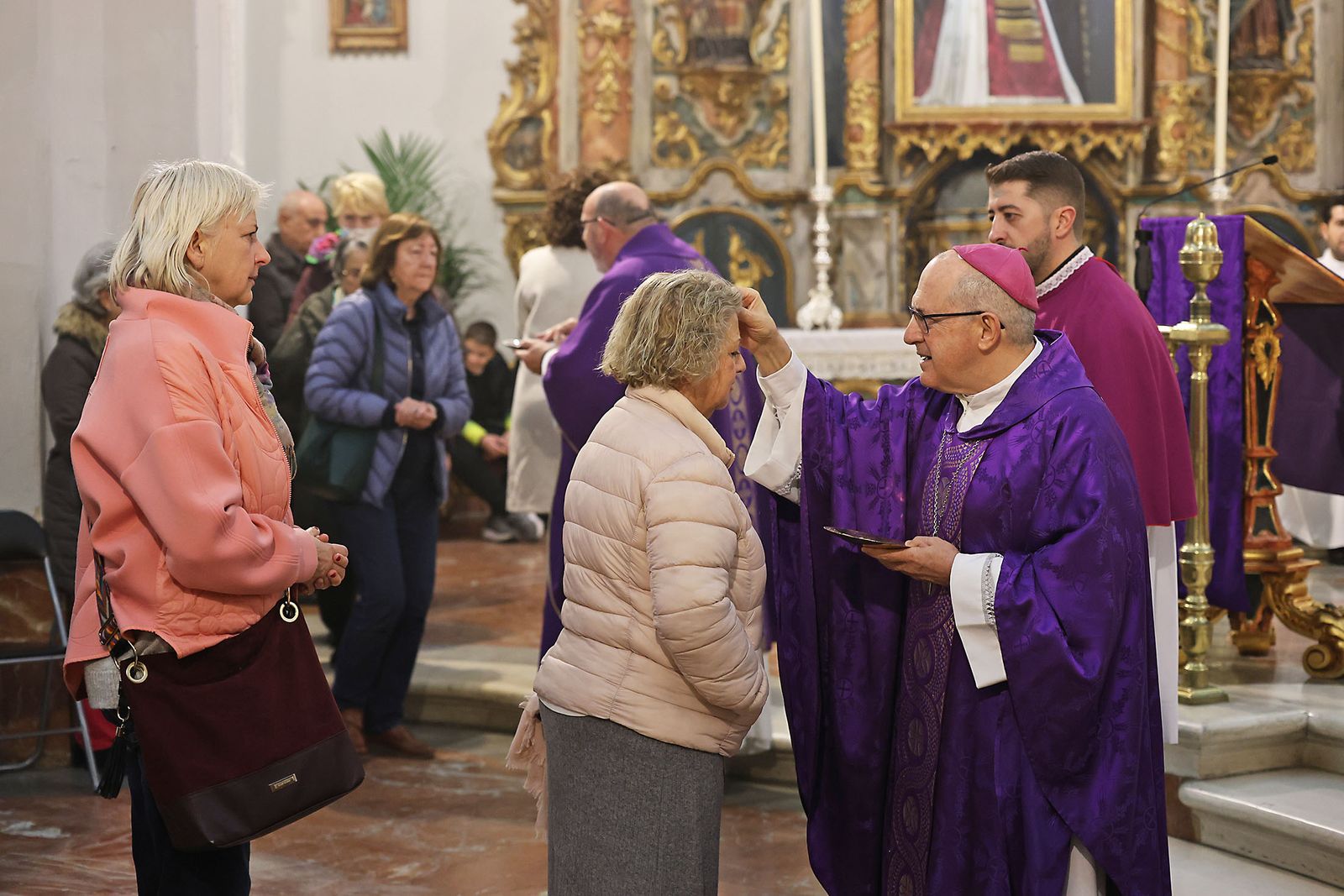 Las fotografías de la Misa de Imposición de Cenizas en la Catedral