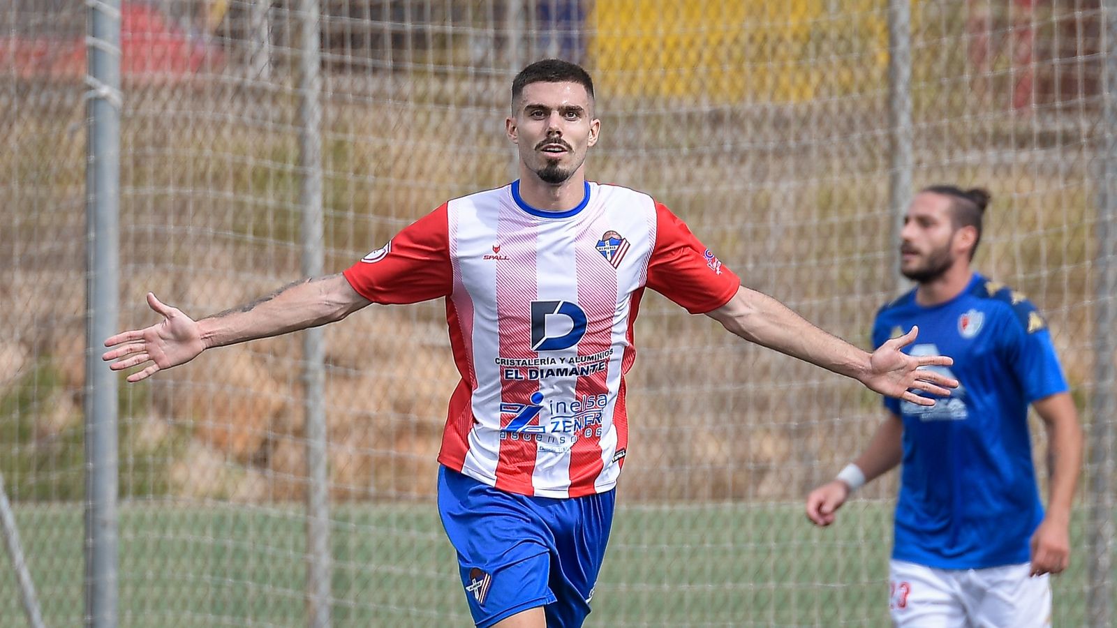 Dani Lidueña celebra un gol en su etapa en el Poli Ejido.