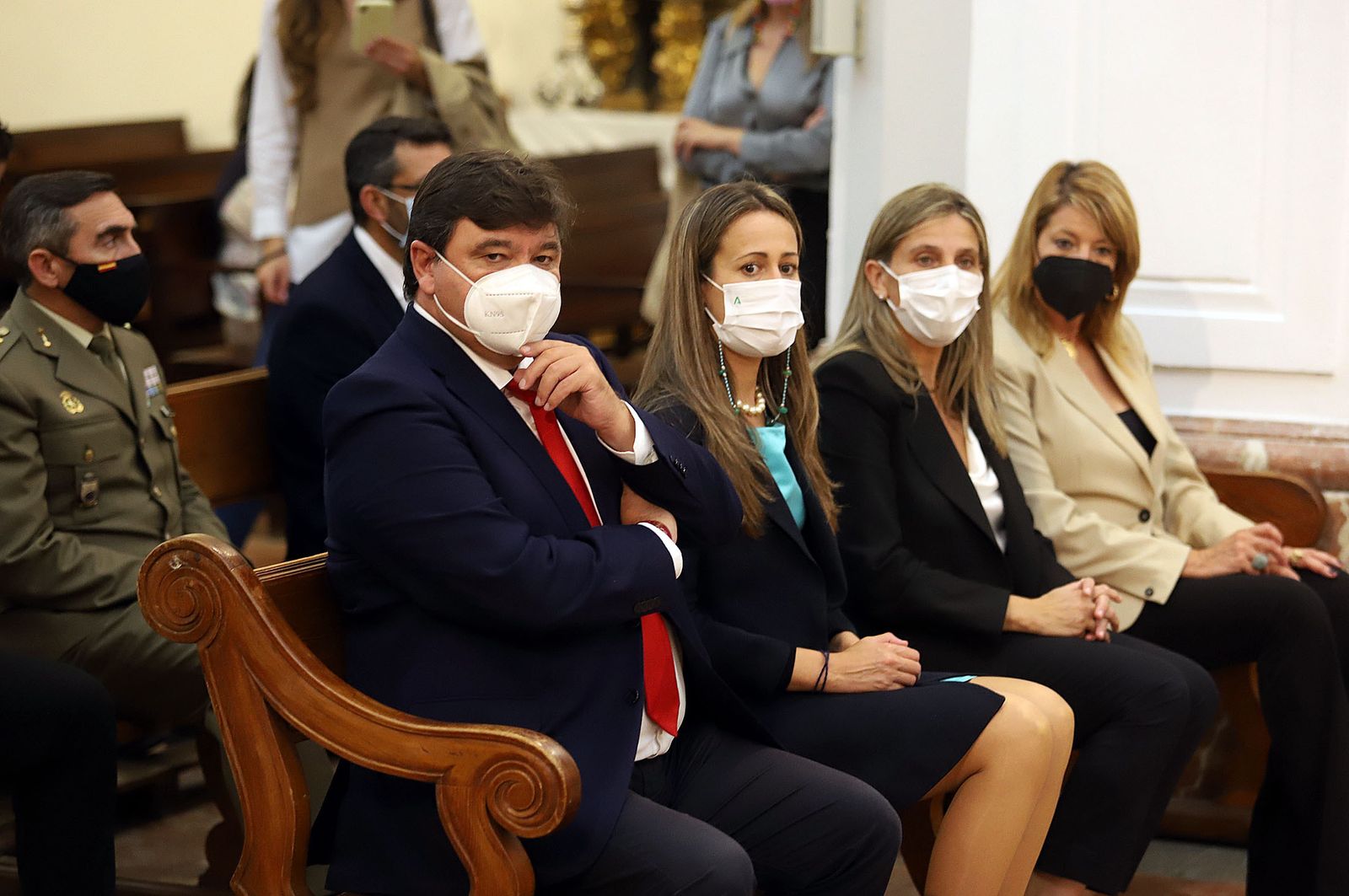 Imágenes de la ofrenda de la Guardia Real a la Virgen de la Cinta en la Catedral